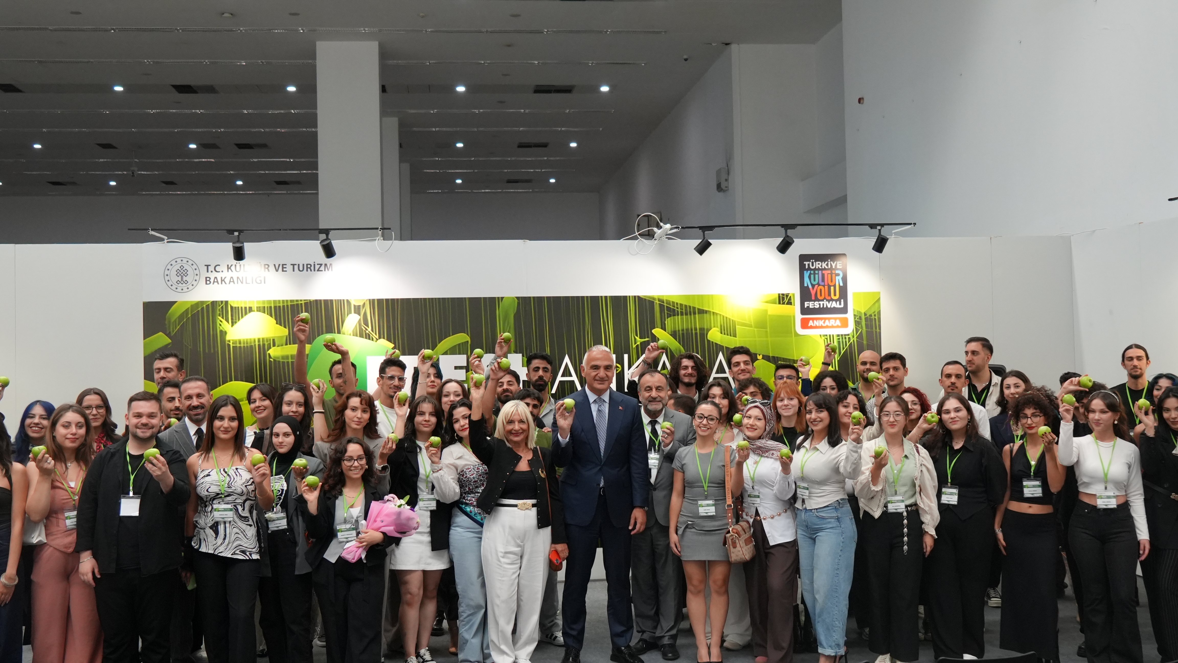 İsmail Gaspıralı anma programı katılımcıları
