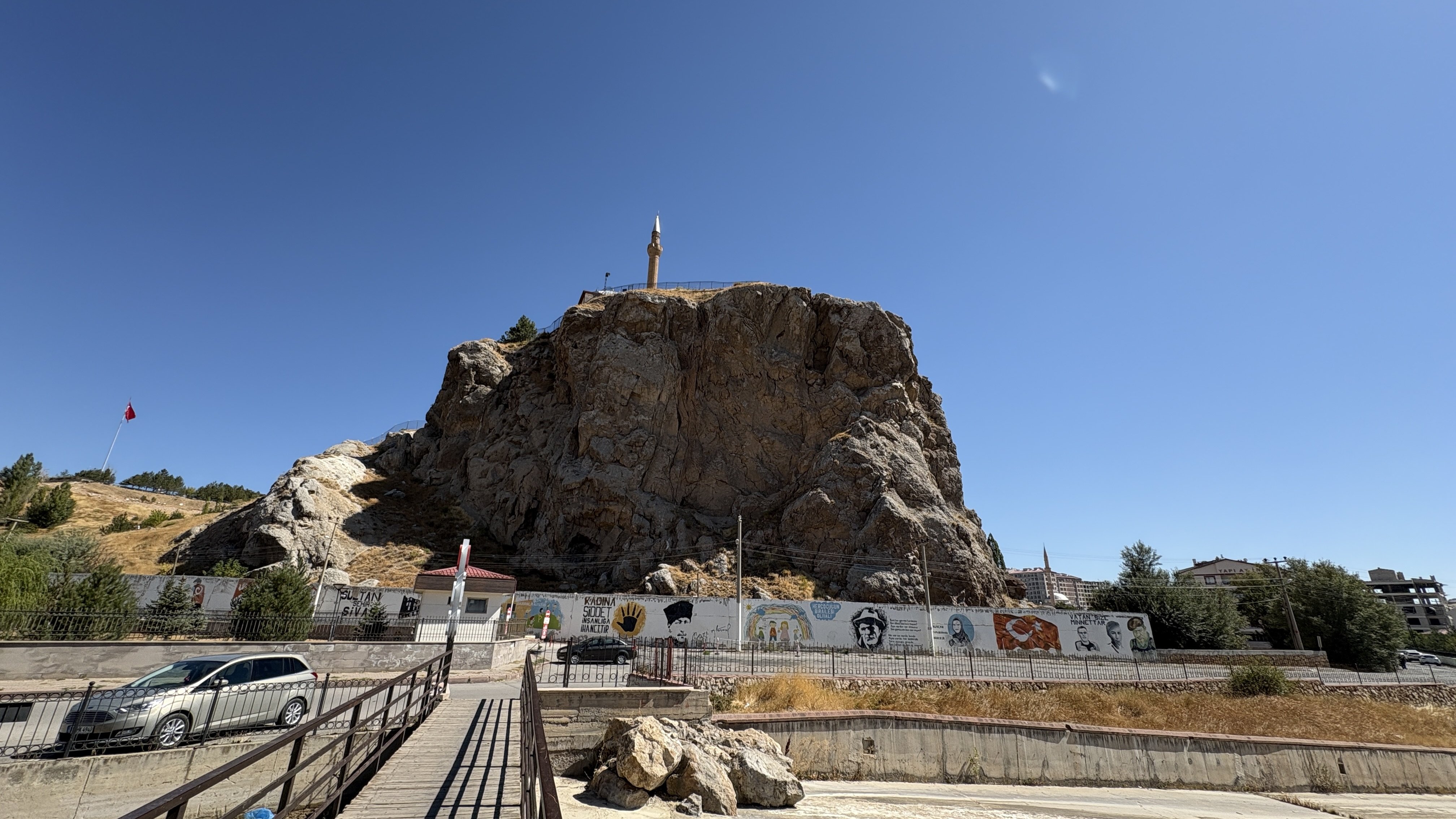 Abdulvahabi Gazi Camisi Türbesi