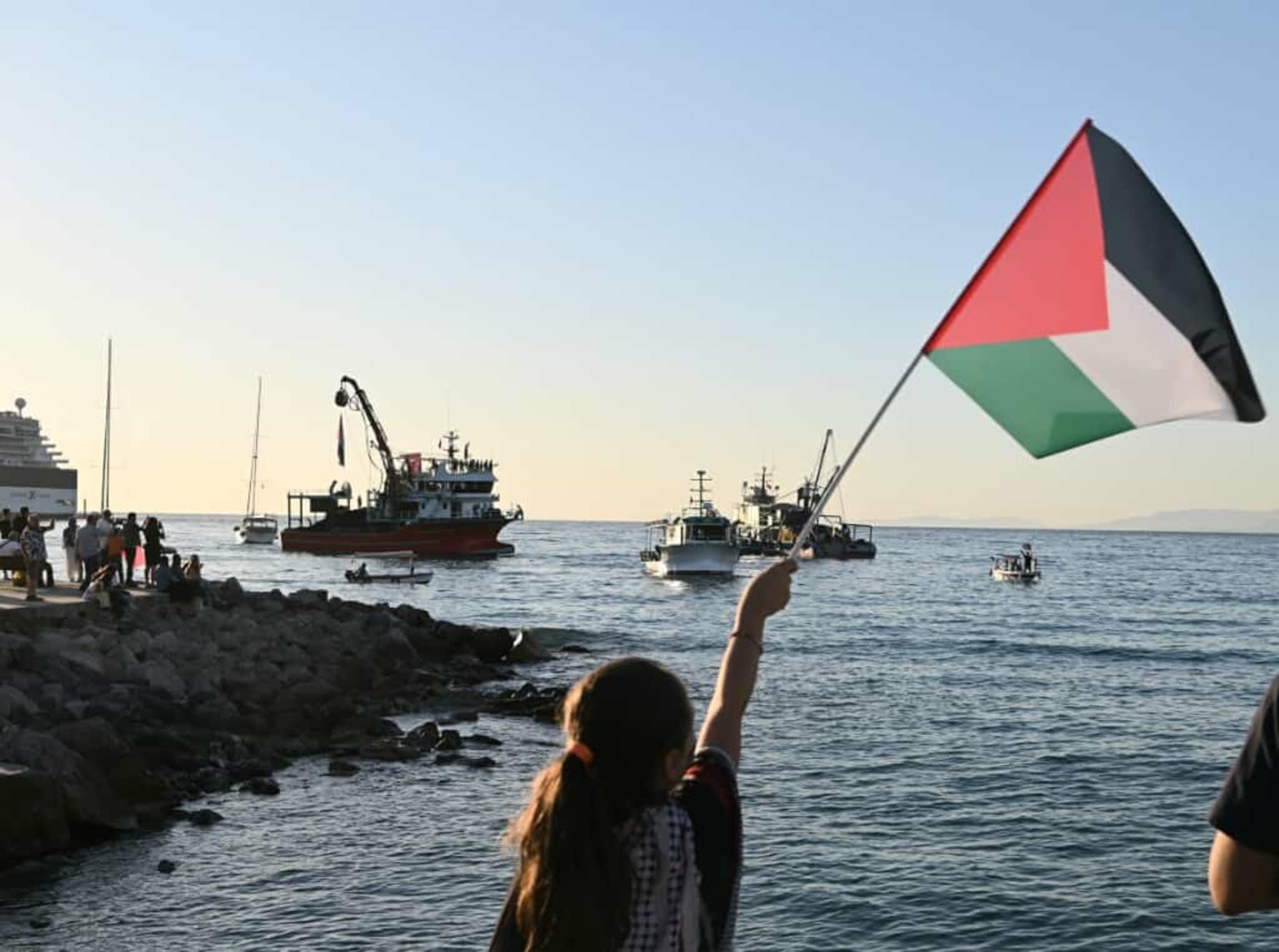 Sumud Filosu destek pankartları