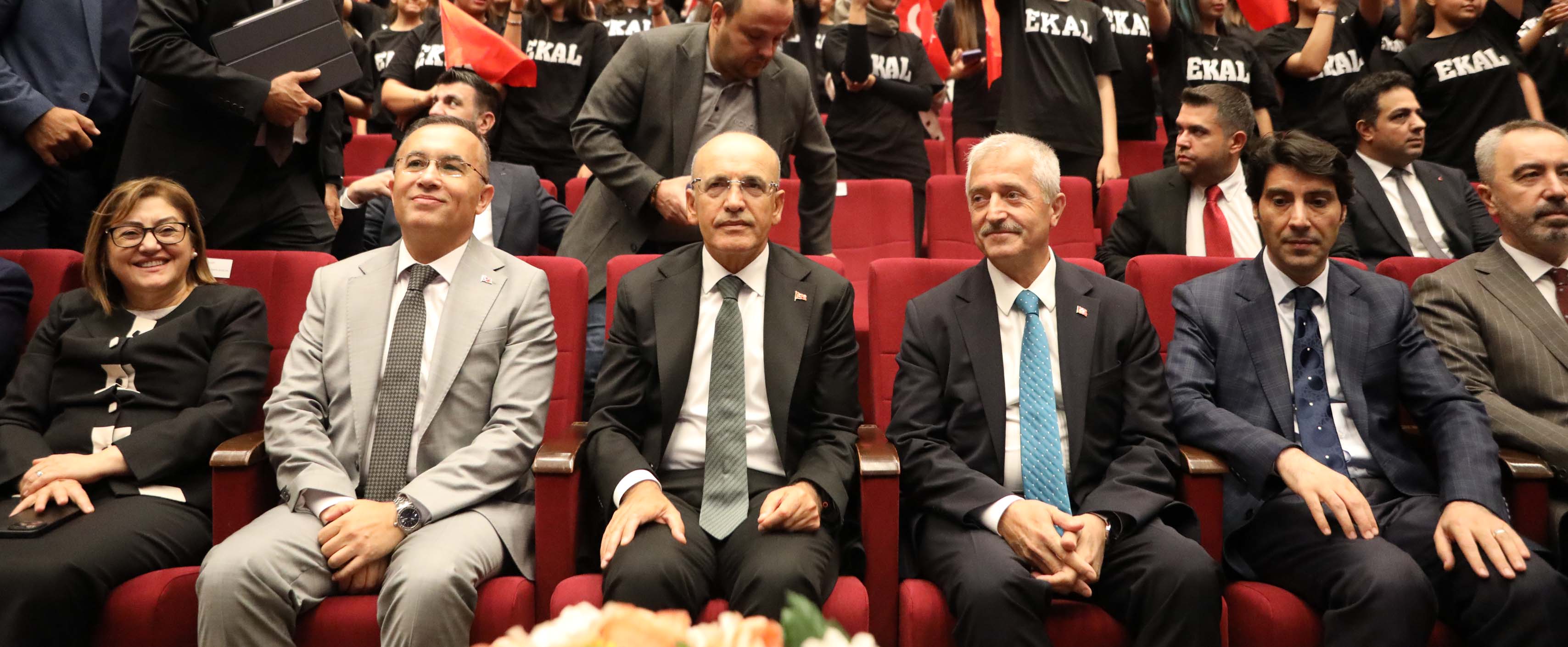 Mehmet Şimşek konuşma yapıyor