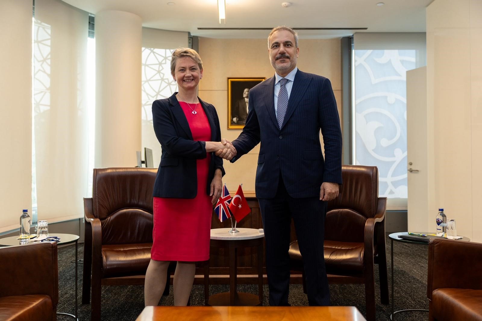Hakan Fidan Yvette Cooper görüşmesi