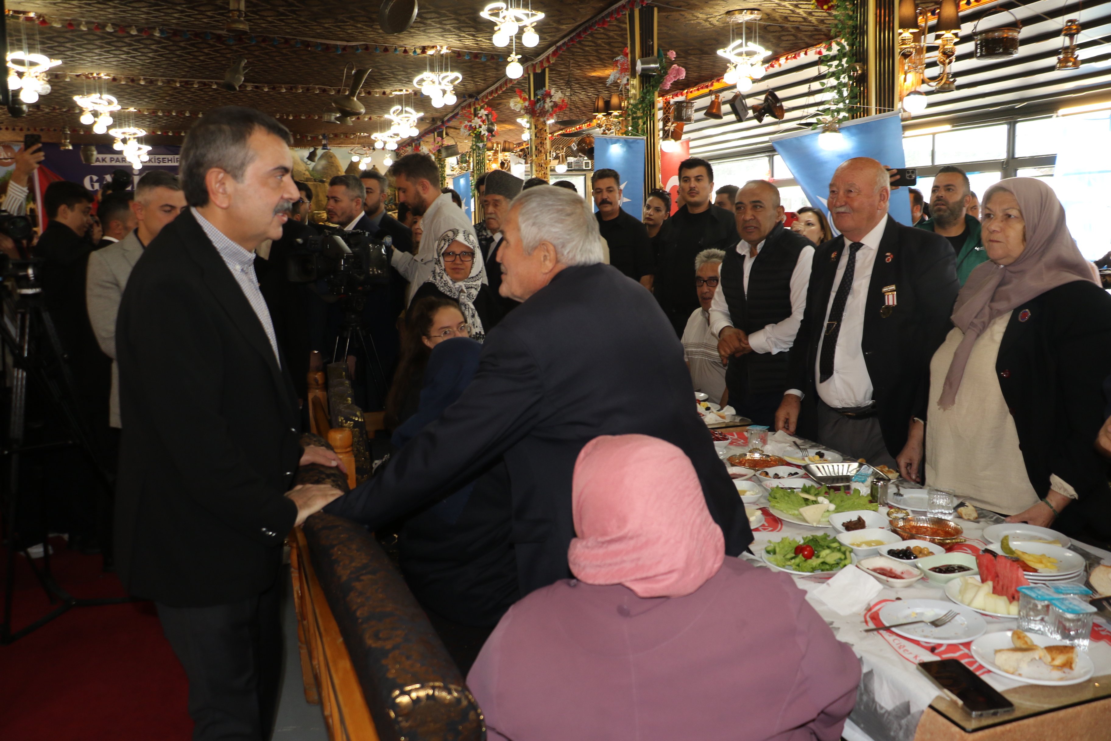 Bakan Tekin Gazilerle