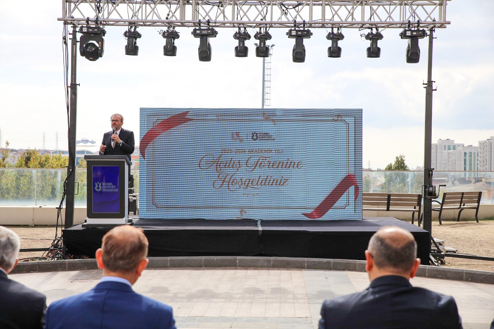 Prof. Dr. Fahrettin Öztürk açılış dersi veriyor