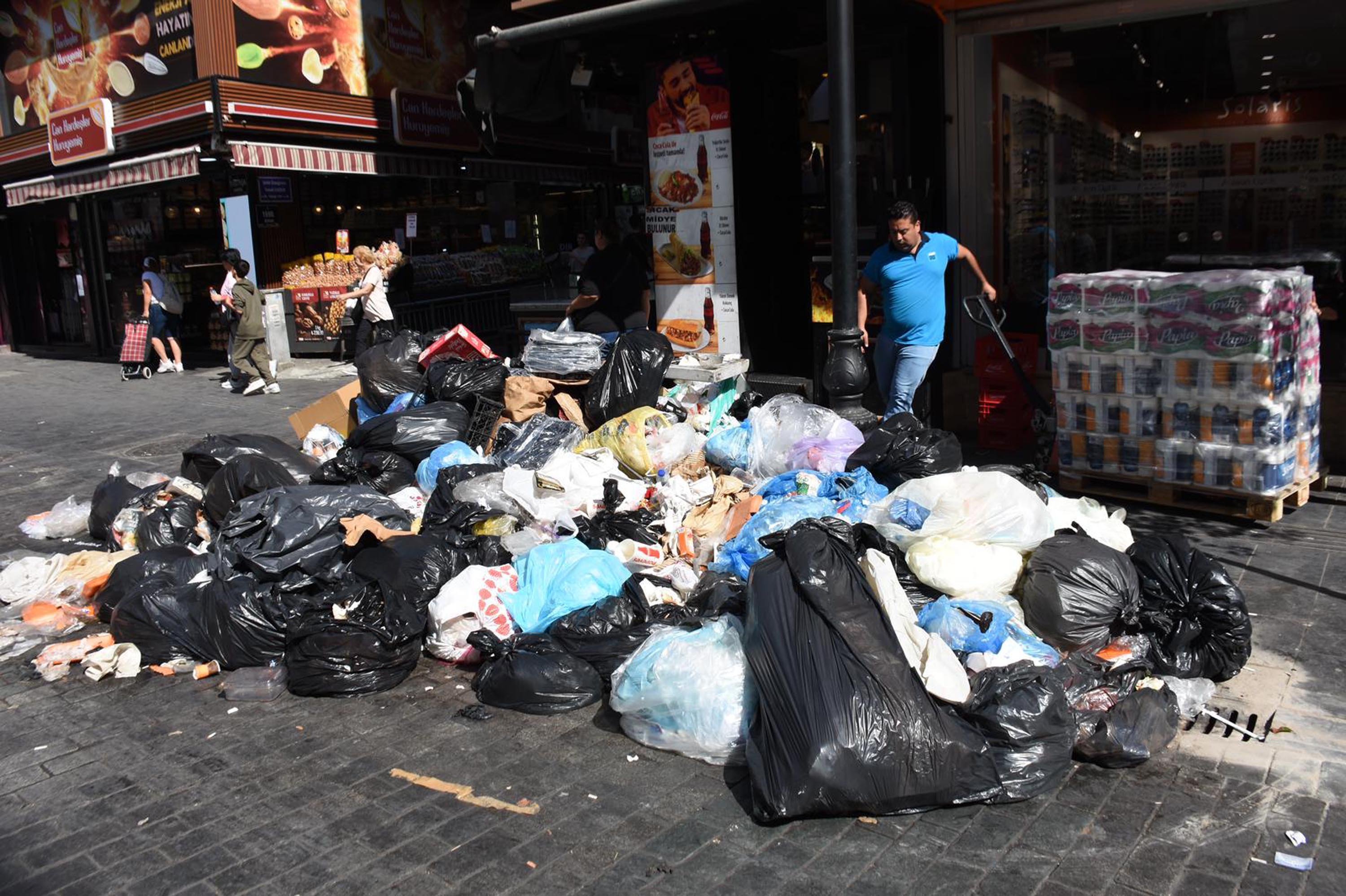 Karşıyaka Belediyesi çöp krizi