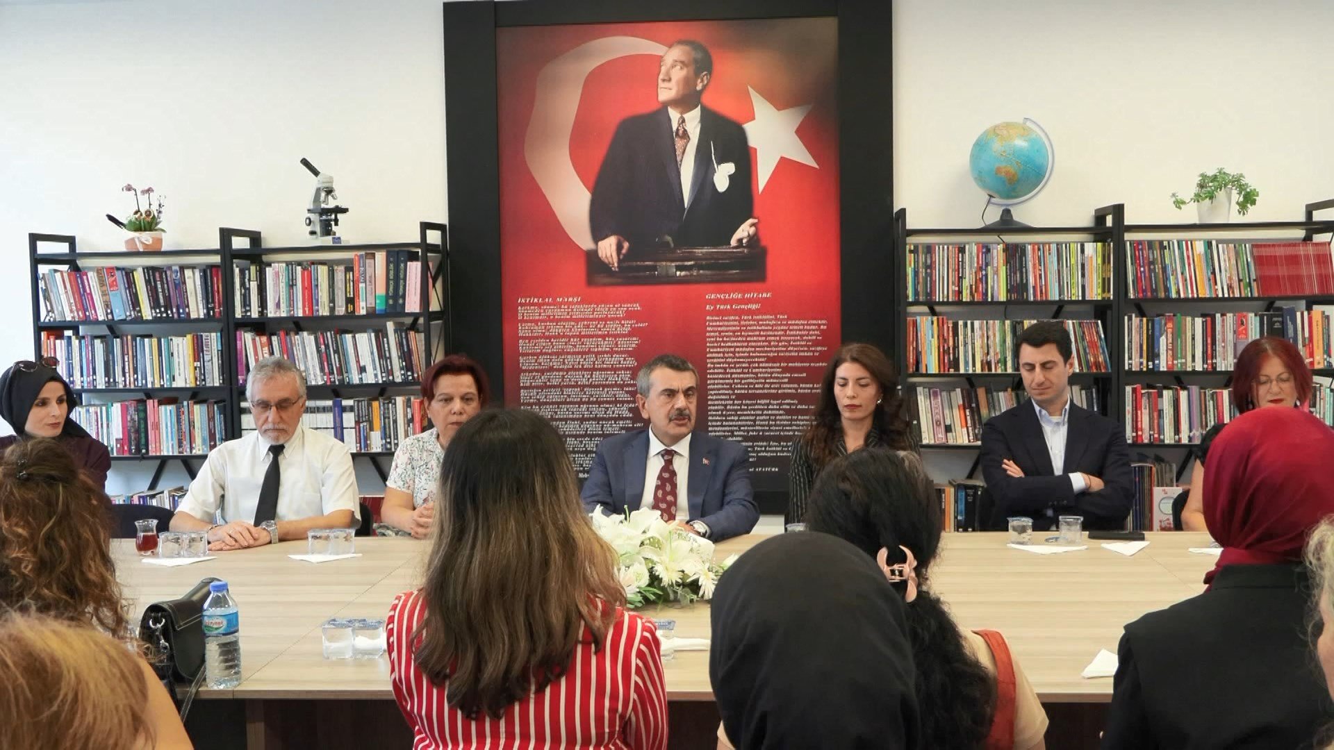 Bakan Tekin okul ziyareti