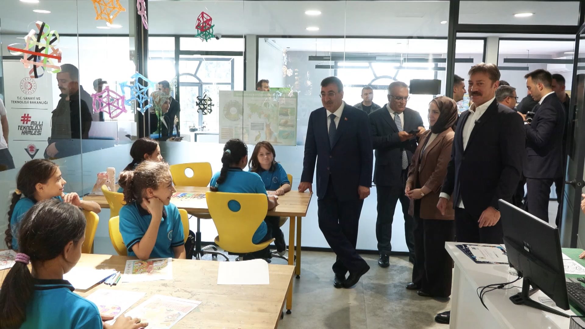 Cevdet Yılmaz partililerle