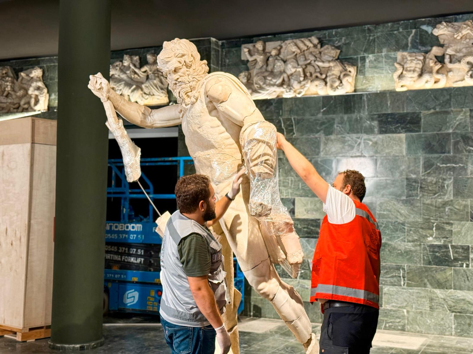 Yorgun Herakles heykeli