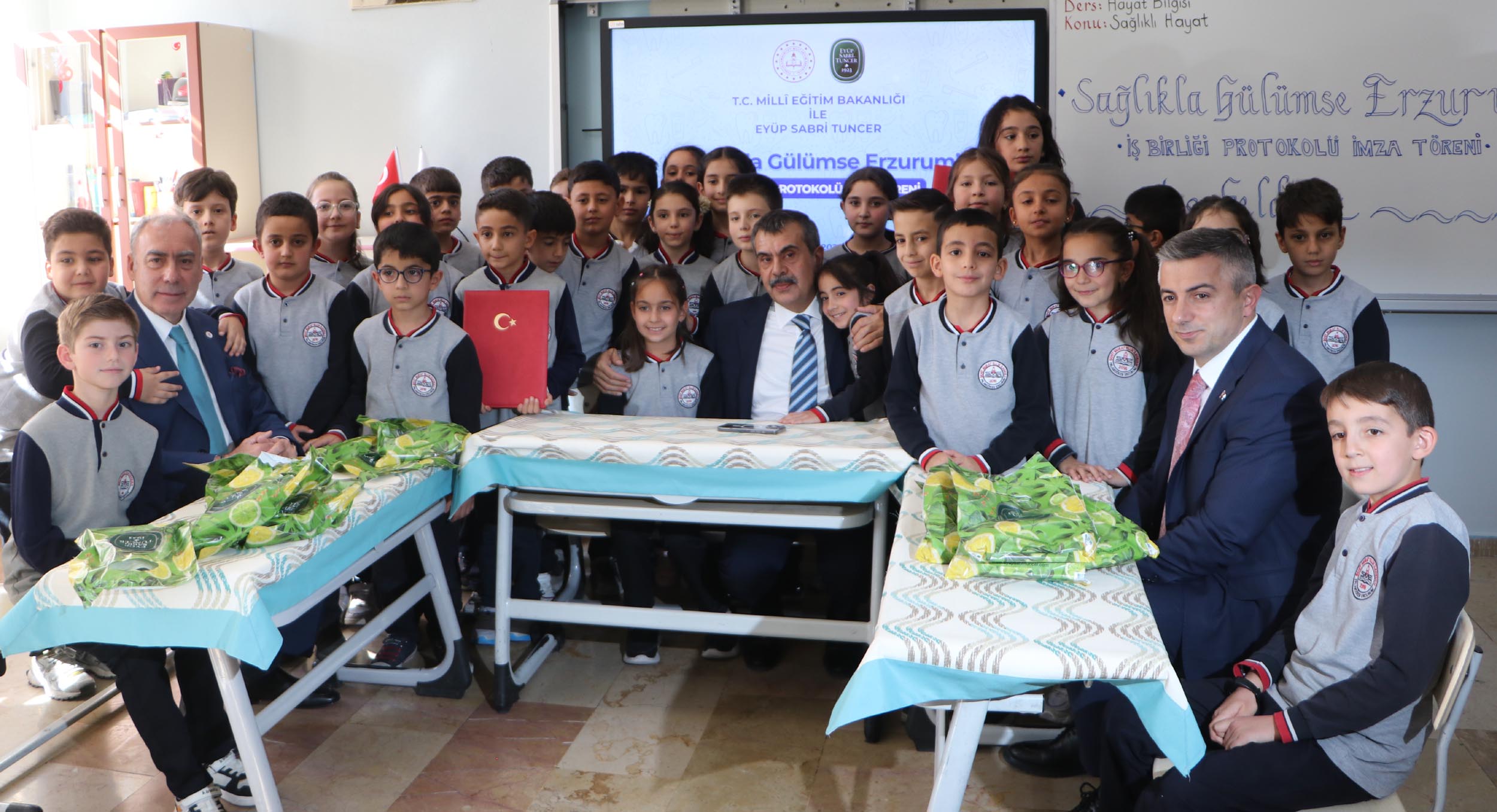 Bakan Tekin okul ziyareti