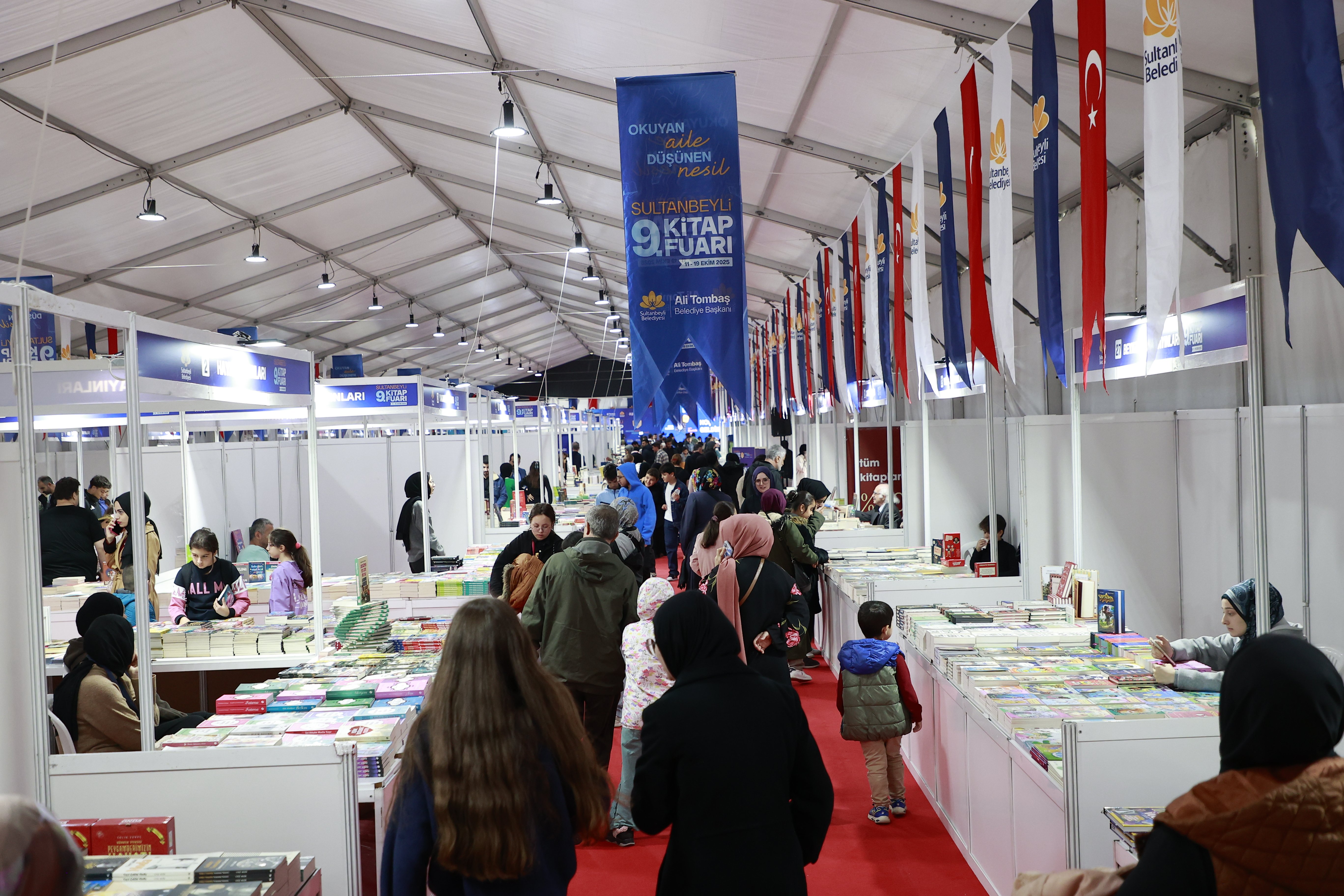 Kitap Fuarı Ziyaretçileri