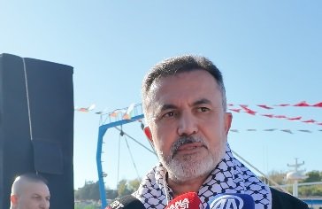 Karataş Limanı bayraklı protesto