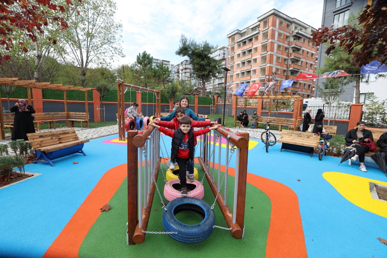 Geri dönüştürülmüş park donatıları