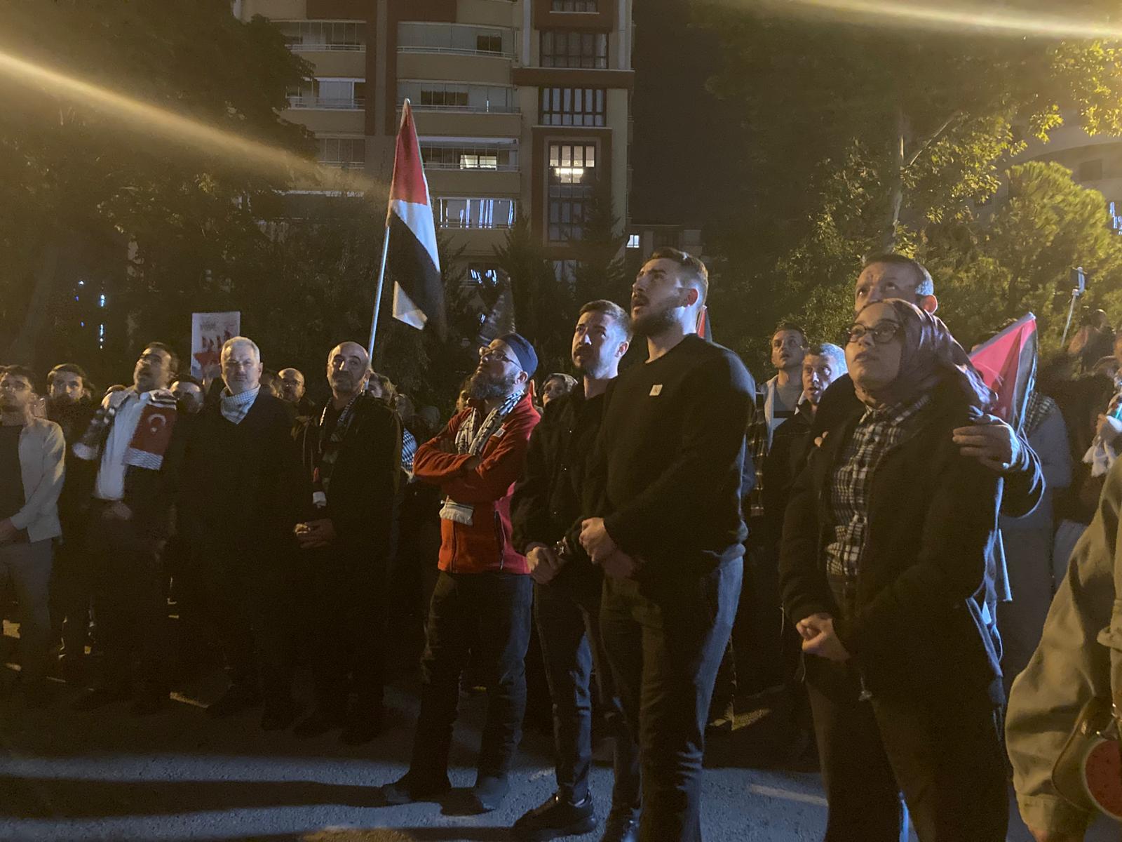 Filistin bayraklı protesto Sumud Filosu