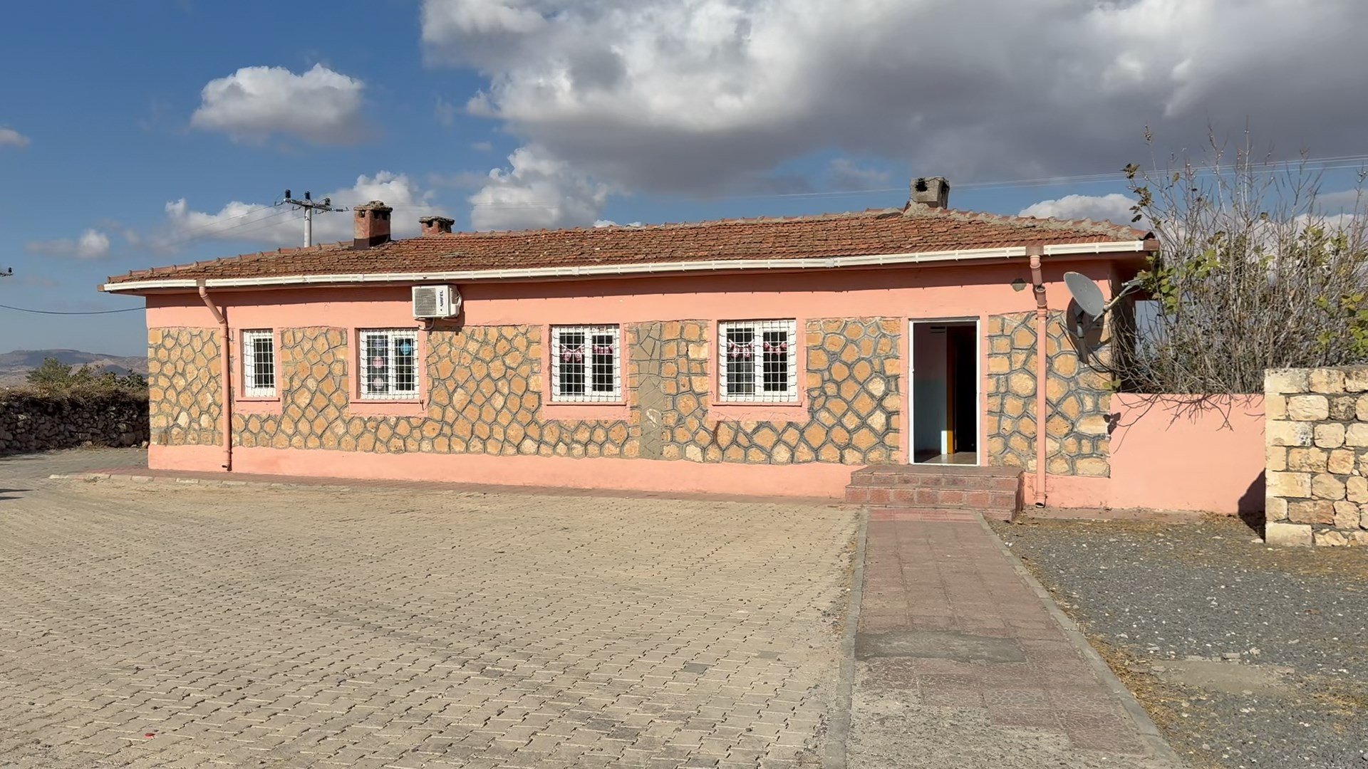 Bağlarbaşı Osman Benzeş İlkokulu kütüphane