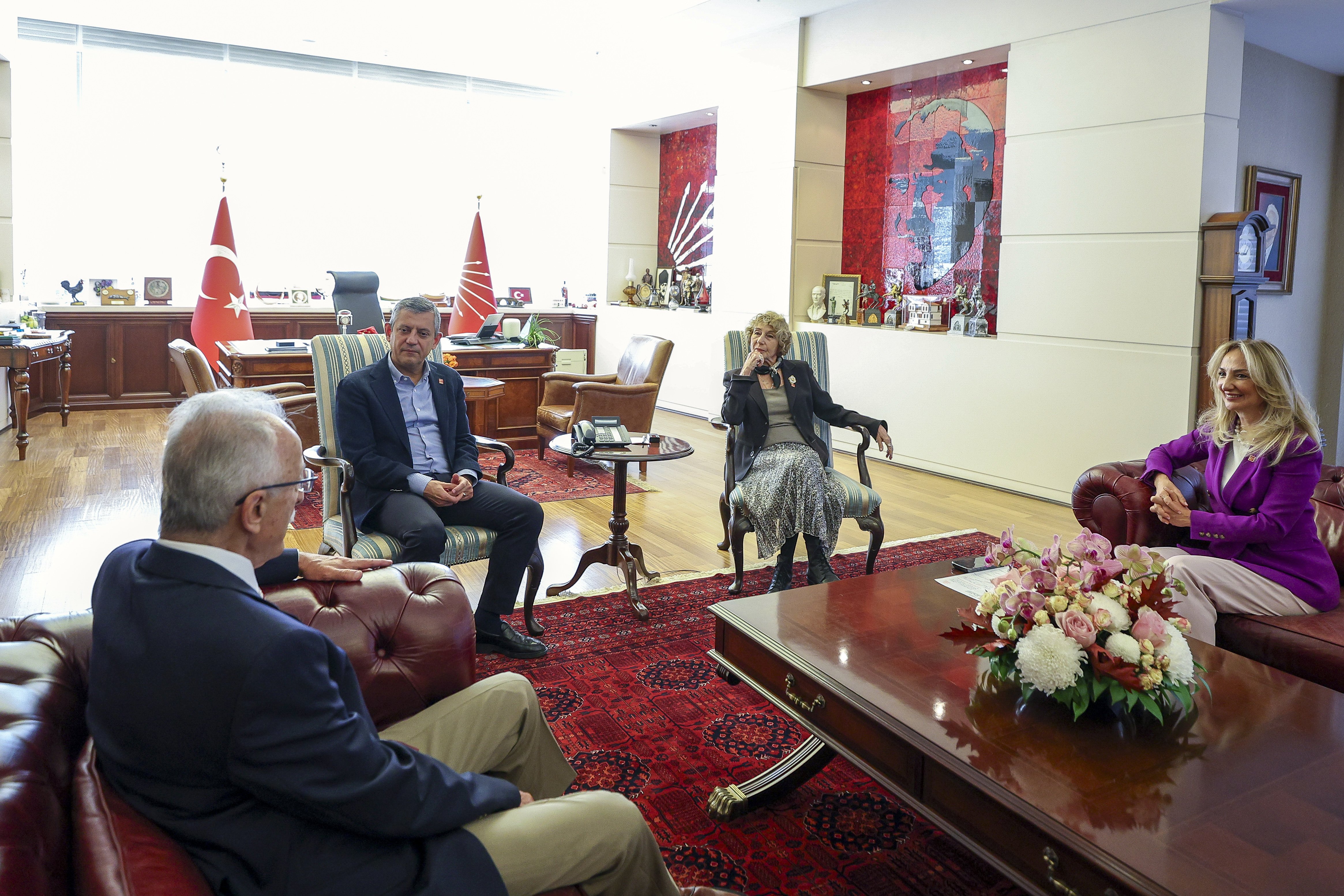 Ayşe Kulin CHP genel merkez