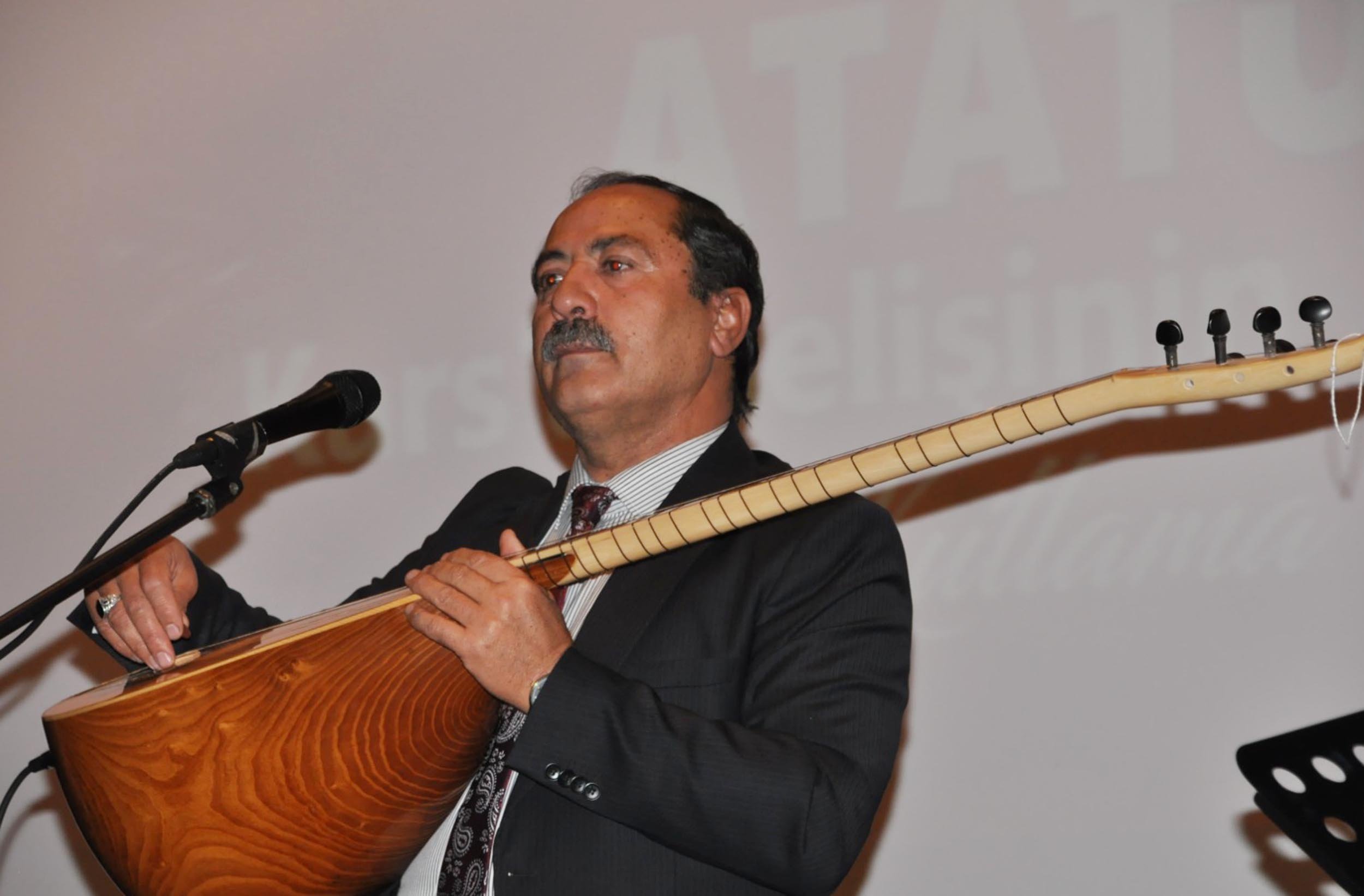 Ilgar Çiftçioğlu Türkü Performansı