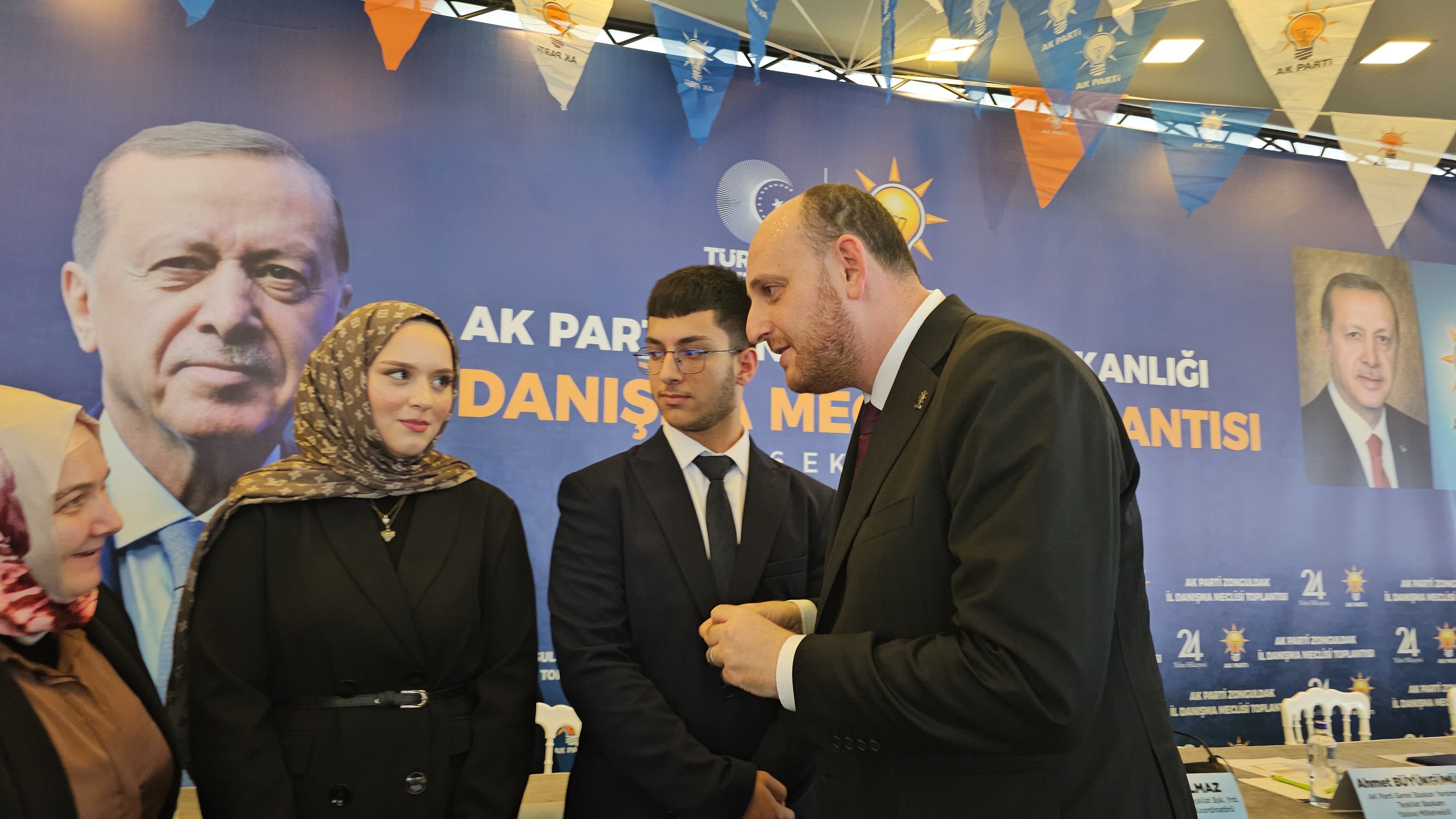 AK Parti toplantı katılımcıları