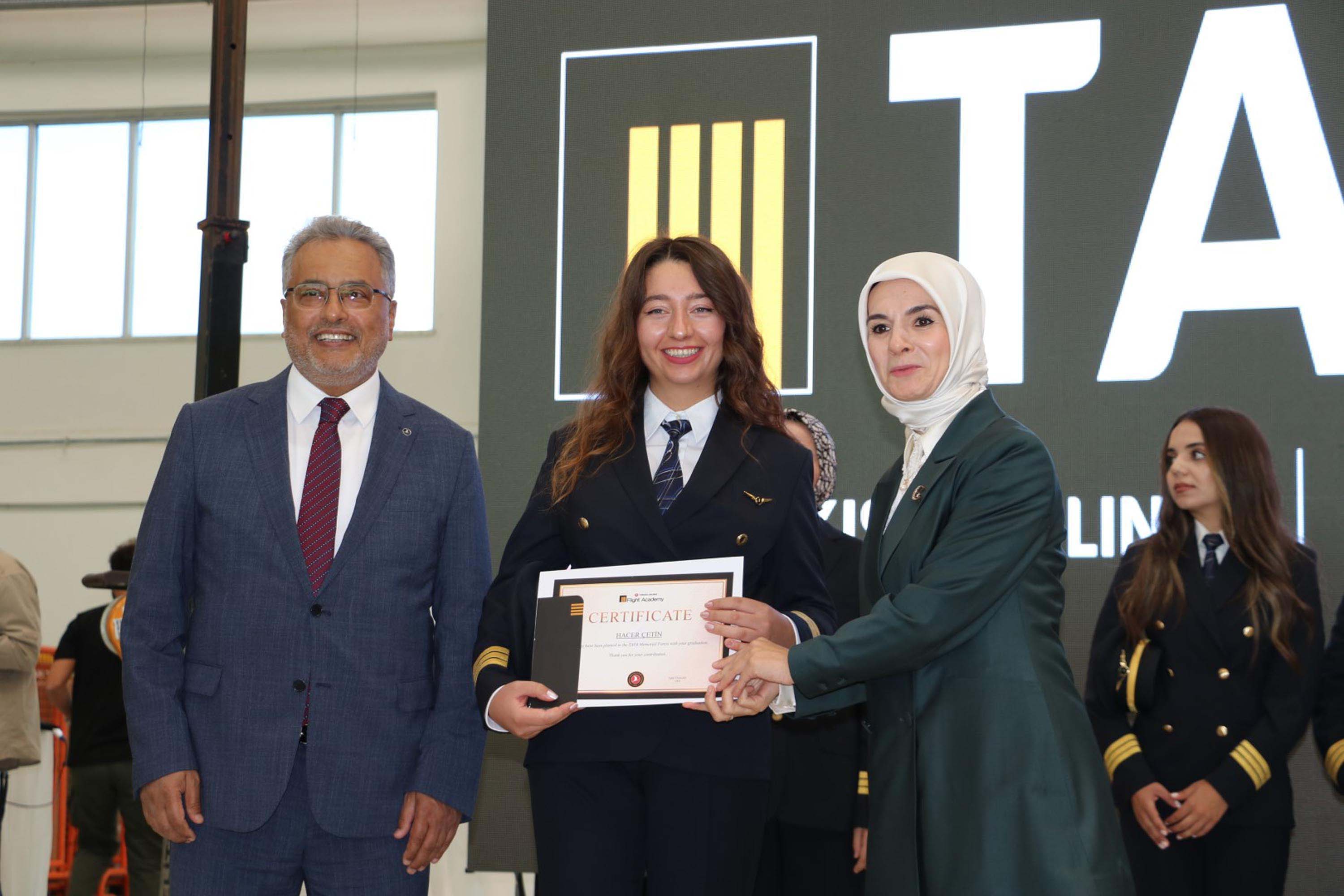 THY mezuniyet töreni katılımcılar