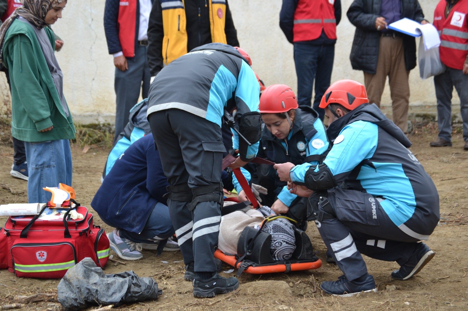 Deprem Tatbikatı Ekipmanları