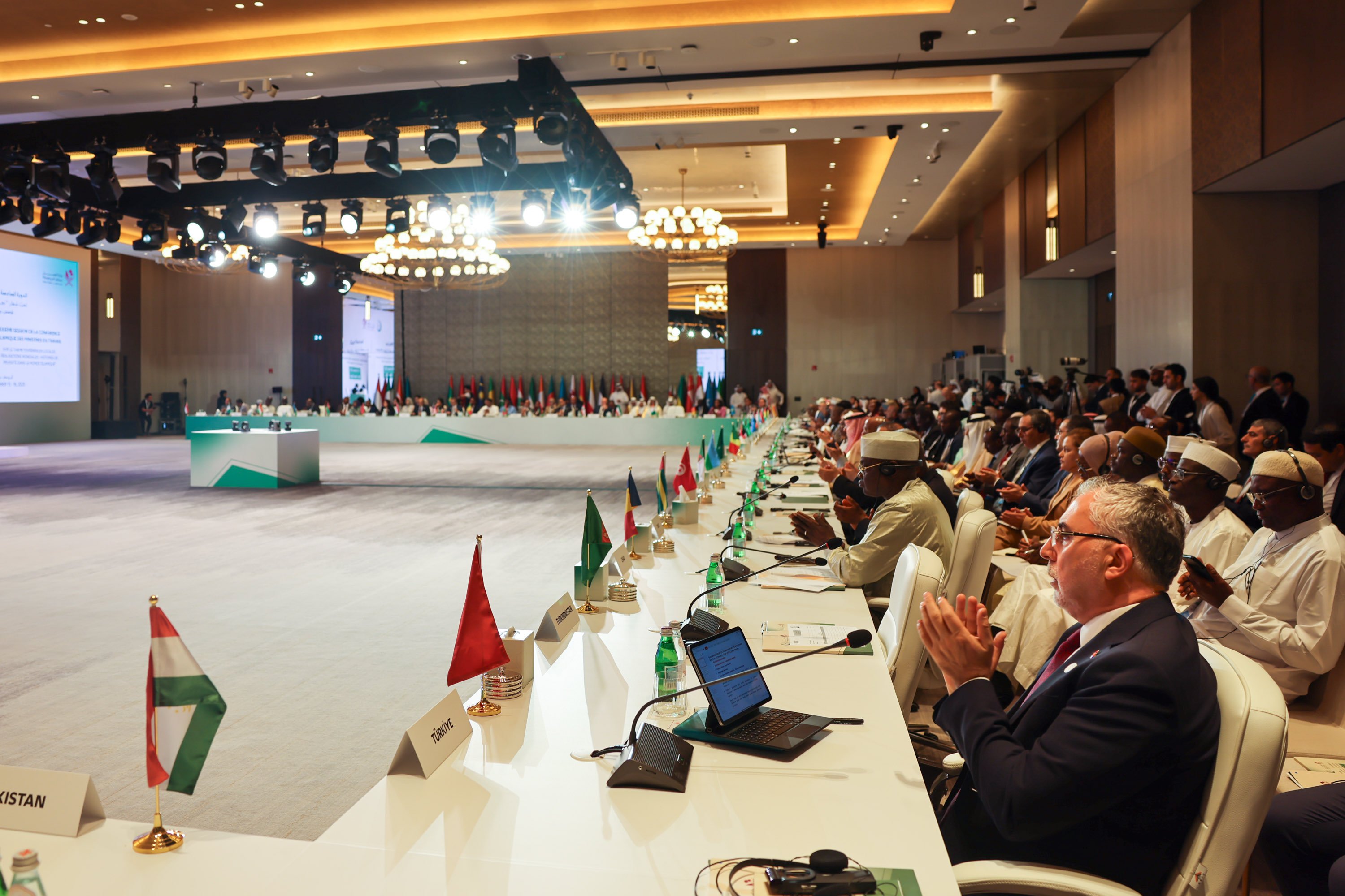 Bakan Vedat Işıkhan İİT Konferansı