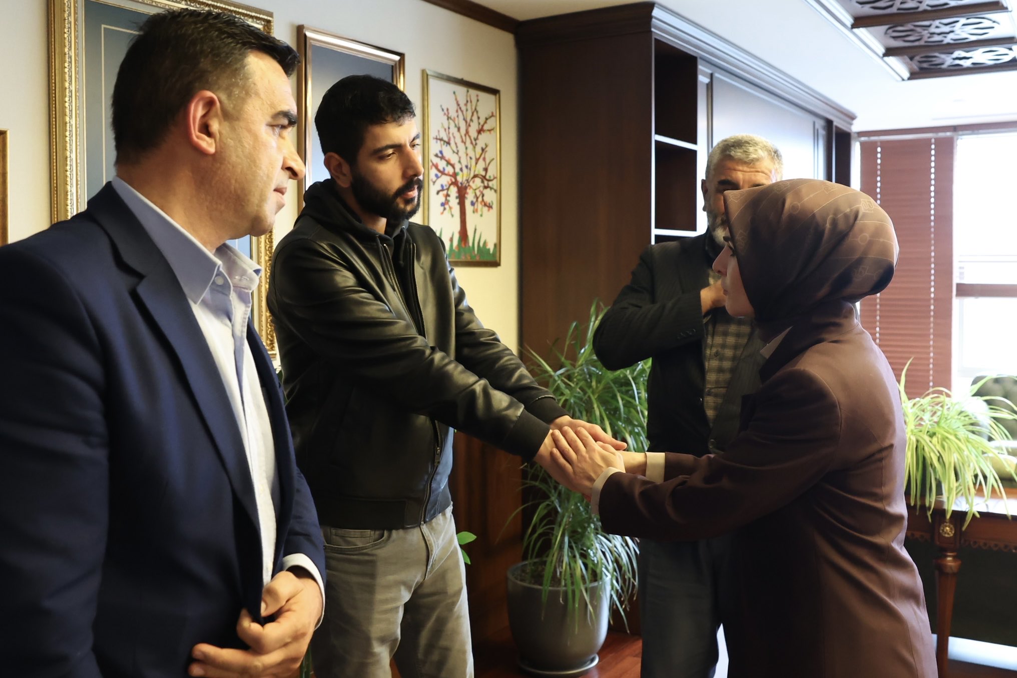 Bakan Göktaş Rojin Kabaiş babası görüşme