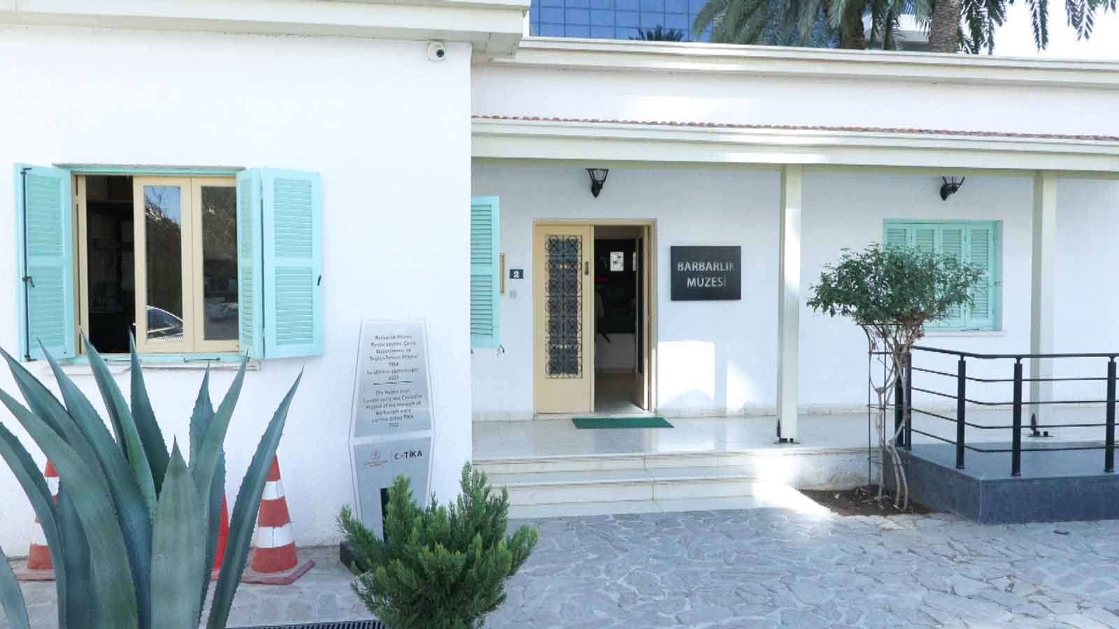 Barbarlık Müzesi ziyaretçileri