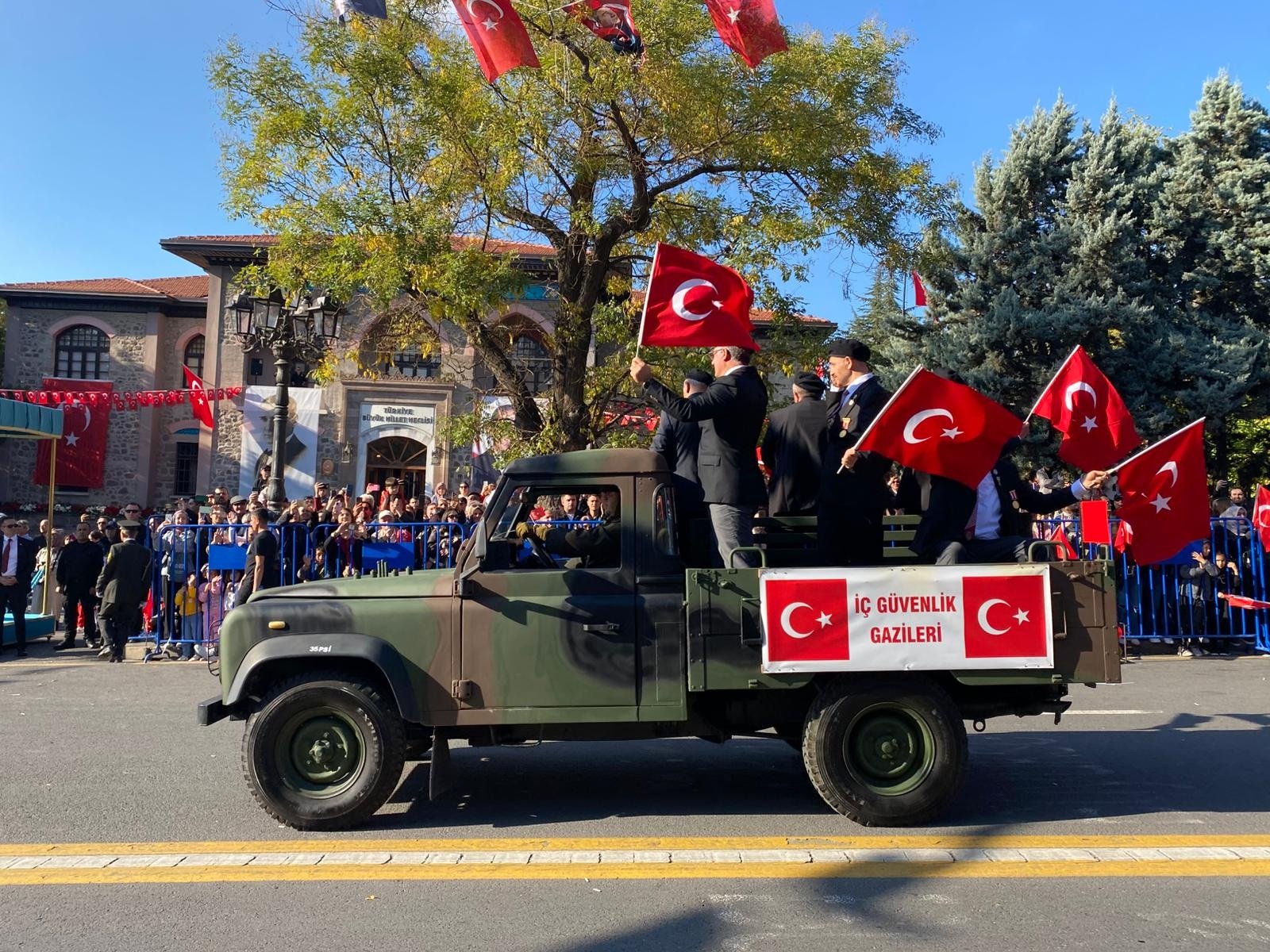 TBMM önü Cumhuriyet kutlaması