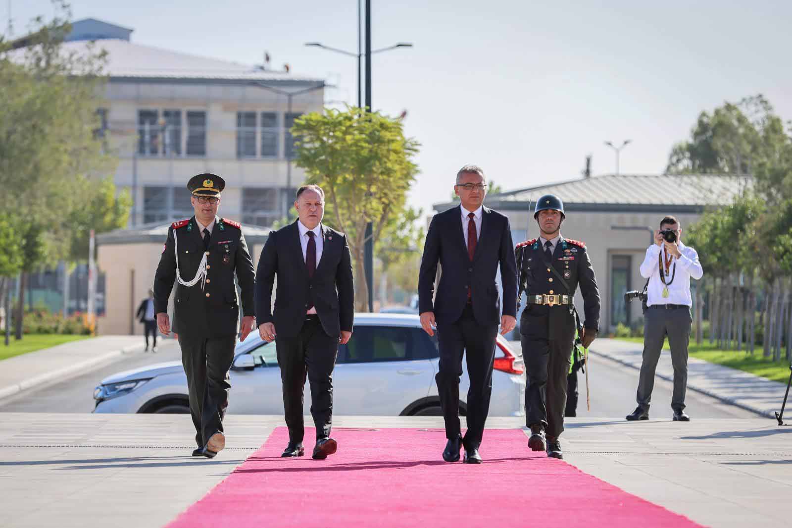Tufan Erhürman yemin ediyor