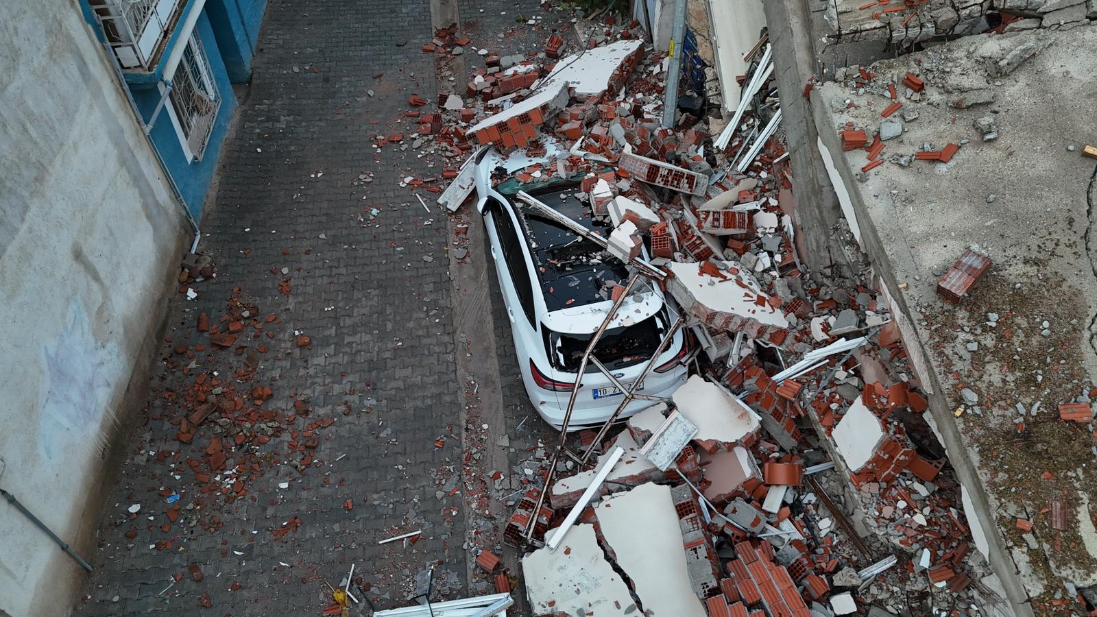 Sındırgı deprem yıkım