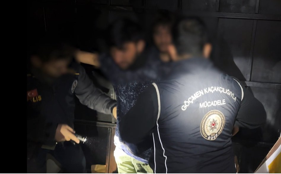 Bitlis kaçak göçmen operasyonu kamyonet