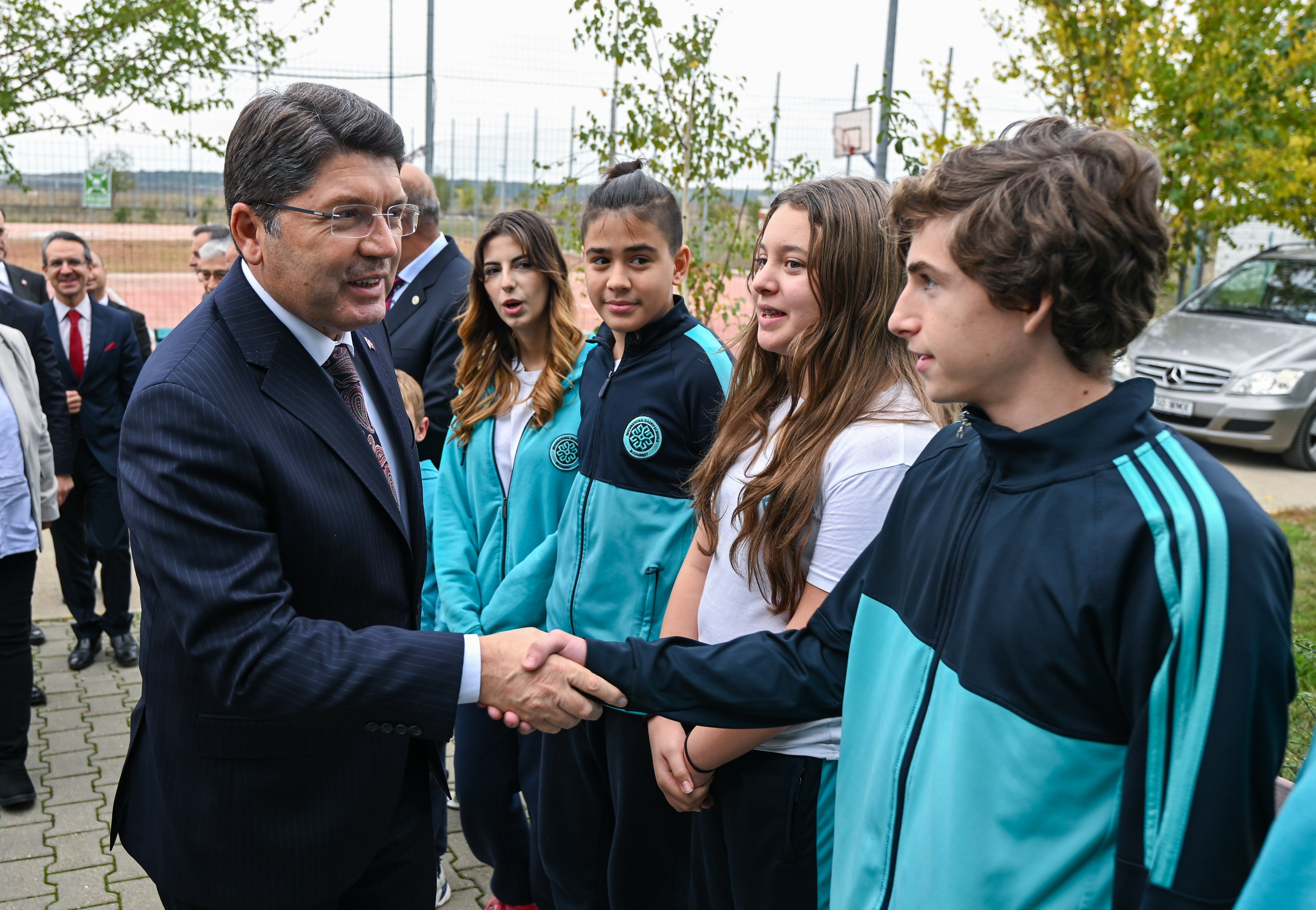 Bakan Tunç Bükreş Uluslararası Maarif Okulu ziyareti