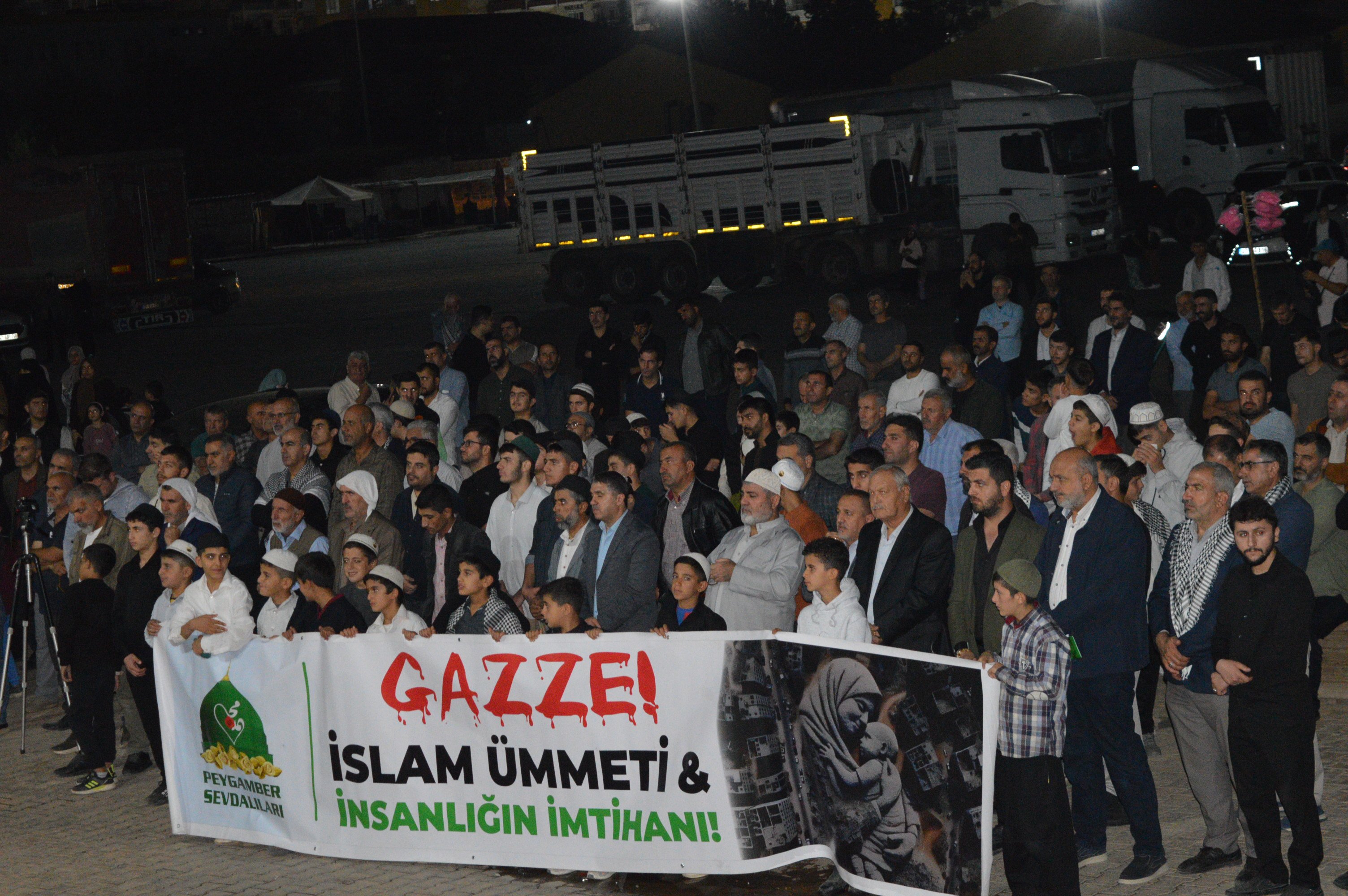Filistin Bayraklı Kalabalık