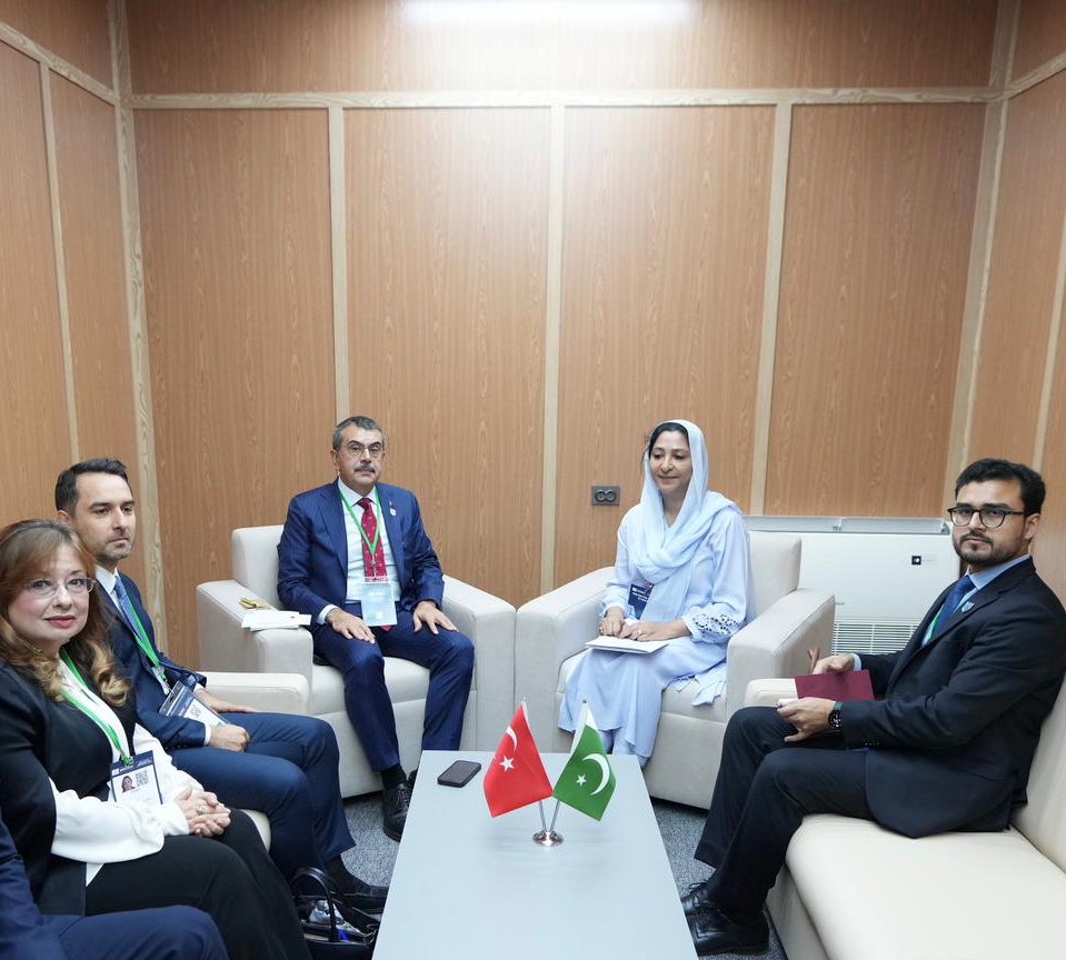 Bakan Tekin Pakistanlı Mevkidaşı Qamar