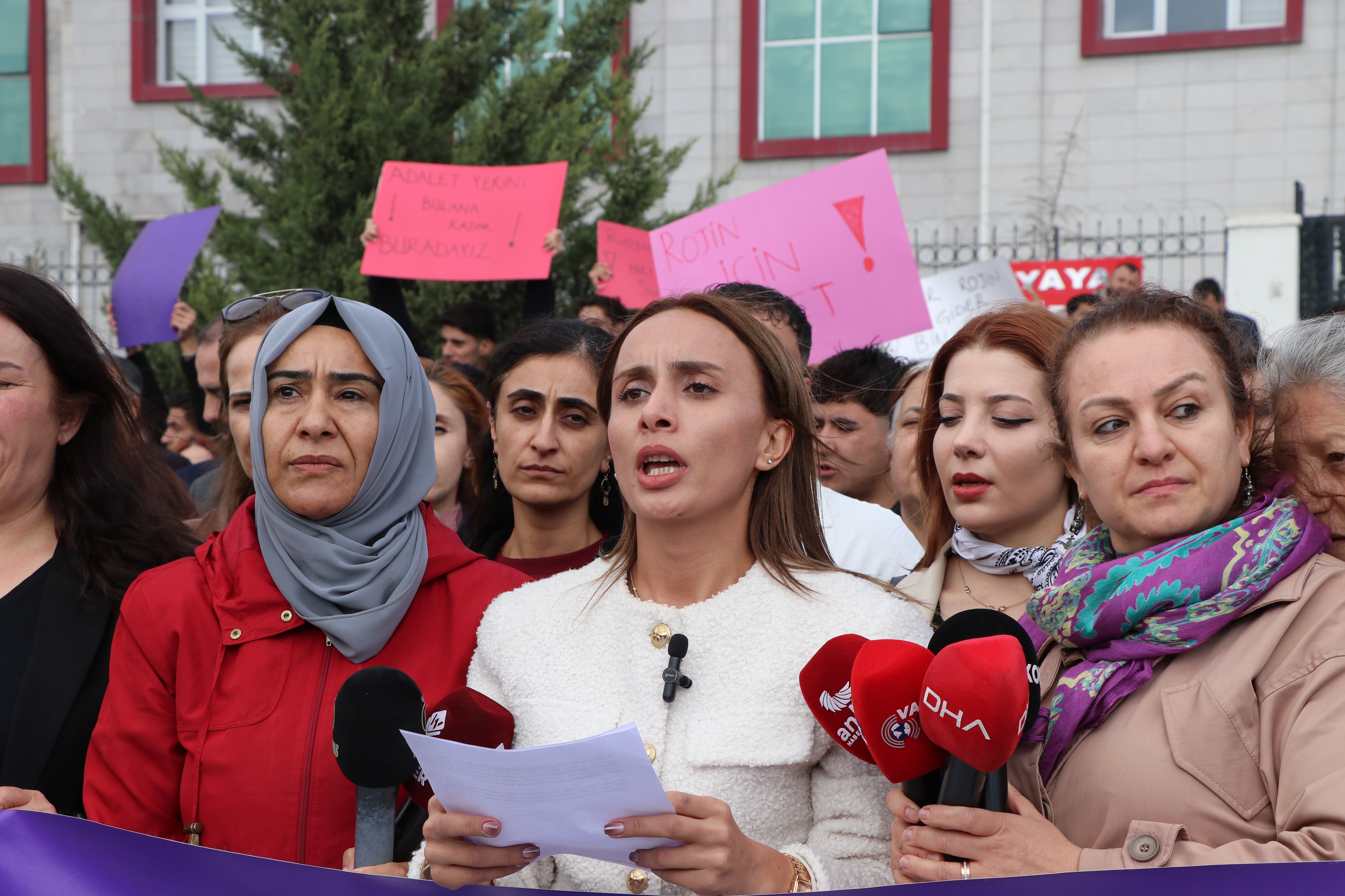 DEM Parti protesto