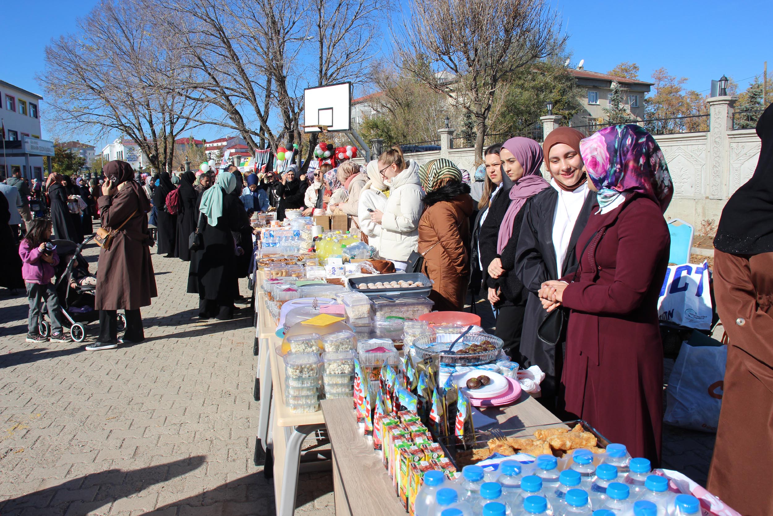 Ağrı Gazze kermesi öğrenciler
