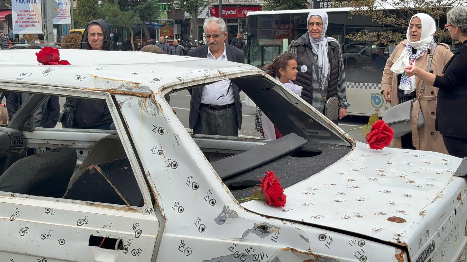 Hind Receb anma sergisi