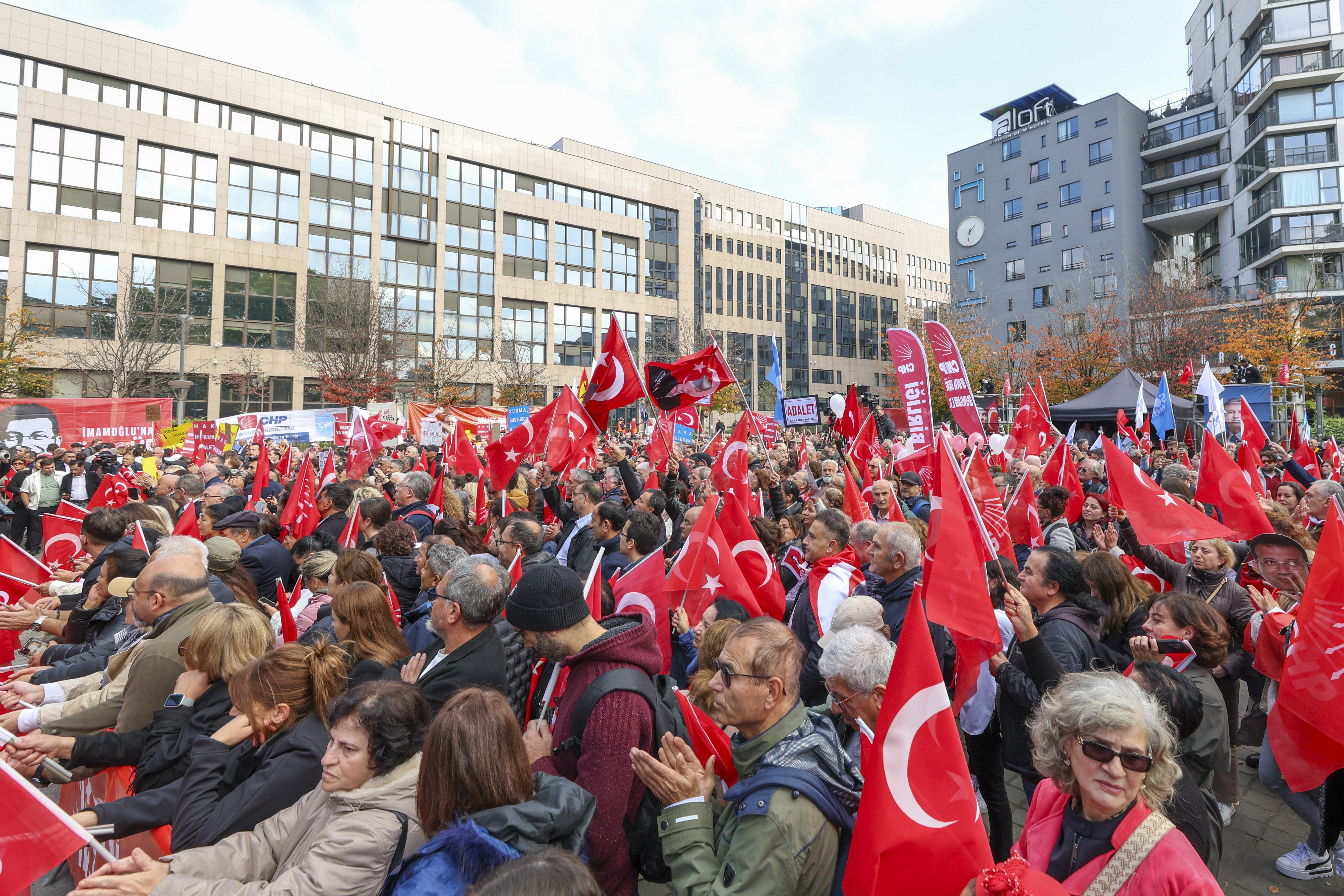 Brüksel Mitingi Kalabalık