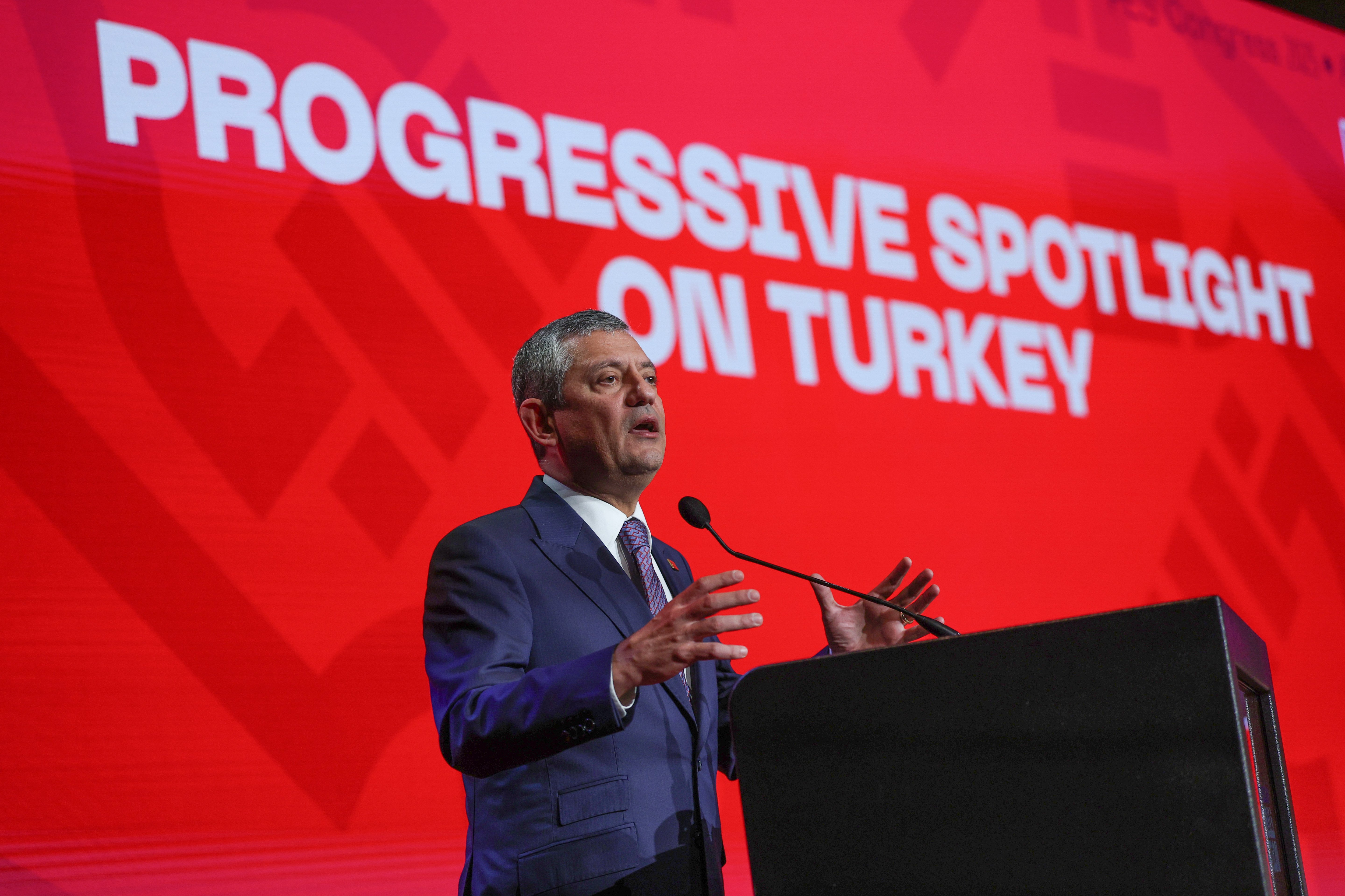 Özgür Özel PES Kongre