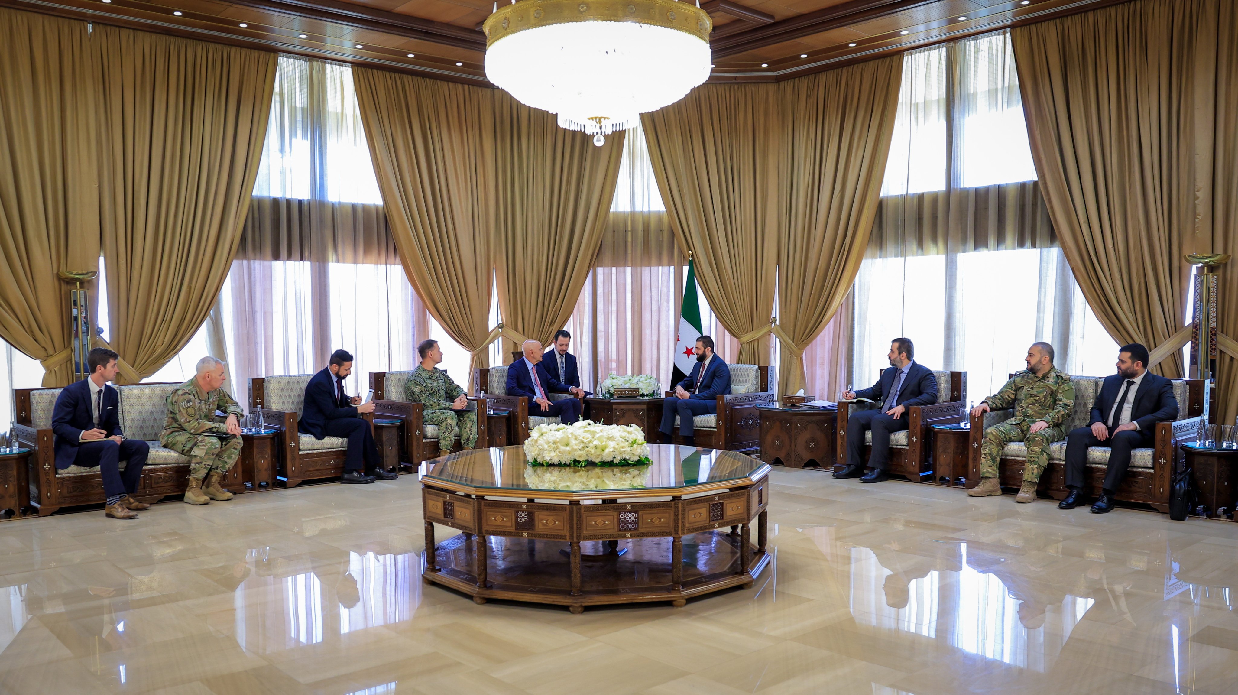 Suriye Cumhurbaşkanı Ahmed Şara ABD Temsilcisi Tom Barrack görüşmesi