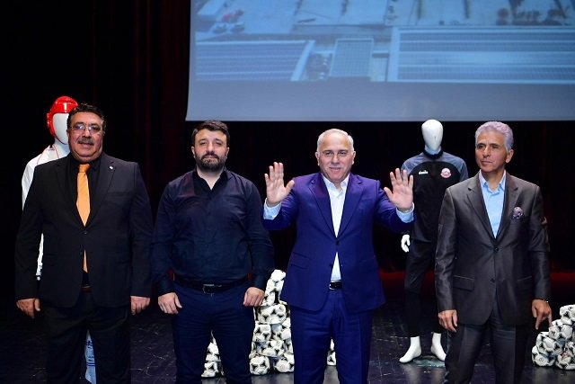 Fatih Belediyesi Spor Malzemesi Dağıtım Töreni