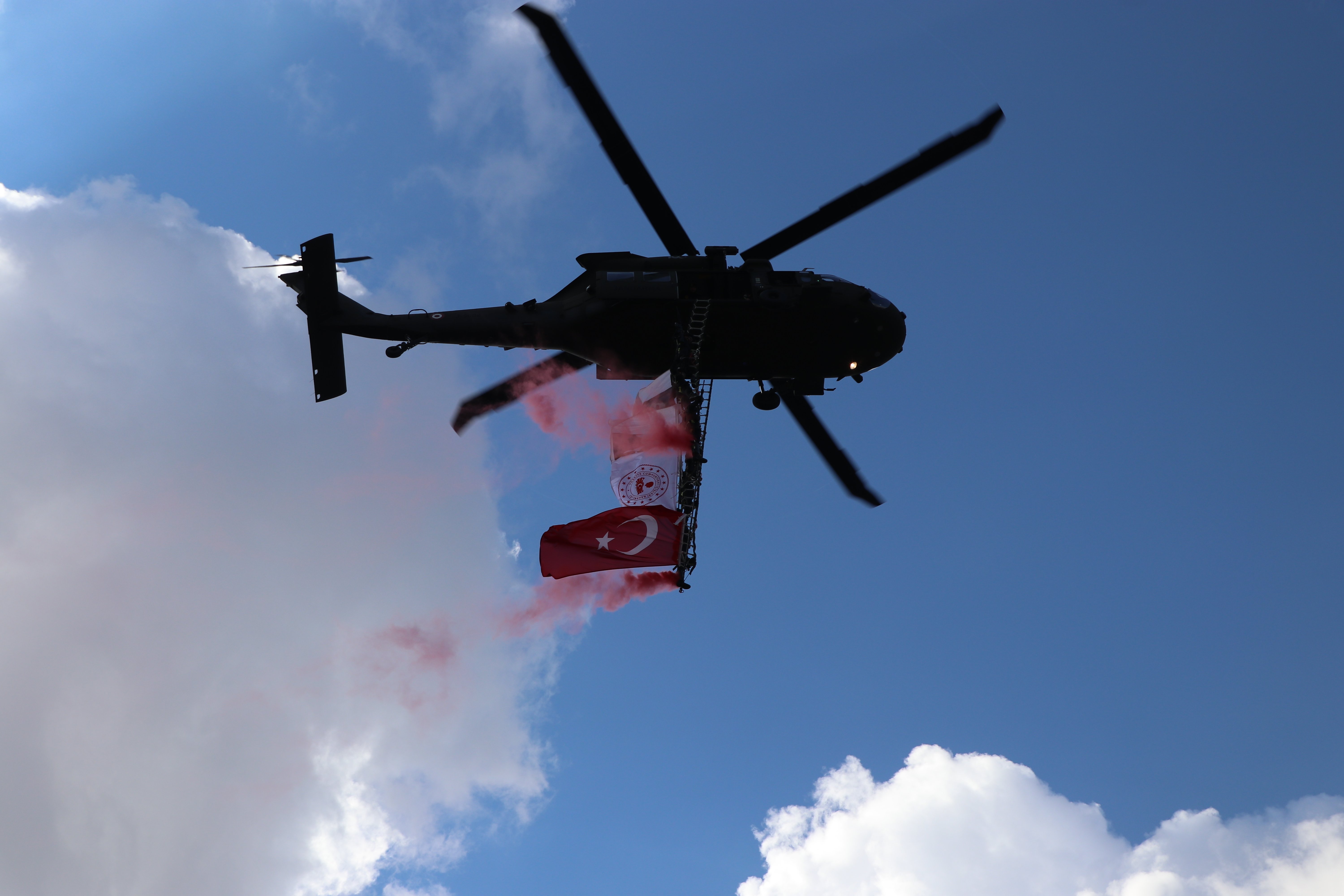 Jandarma komandoları üzüm salkımı gösterisi