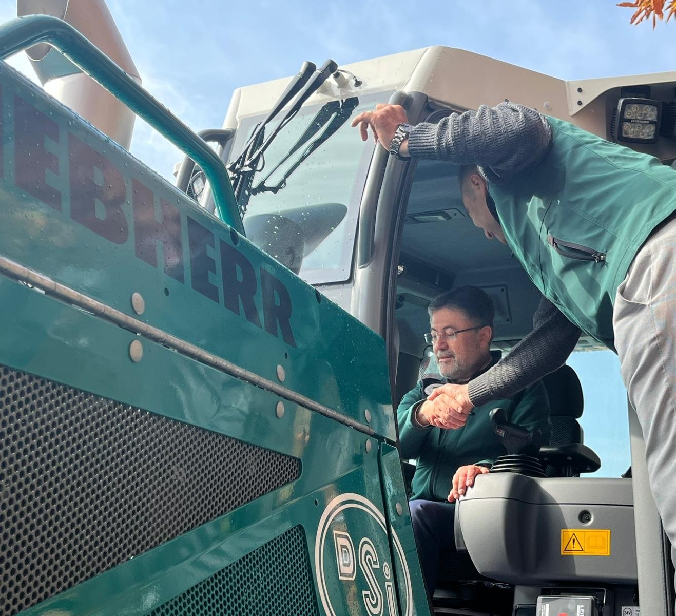Tarım ve Orman Bakanı İbrahim Yumaklı DSİ dozer