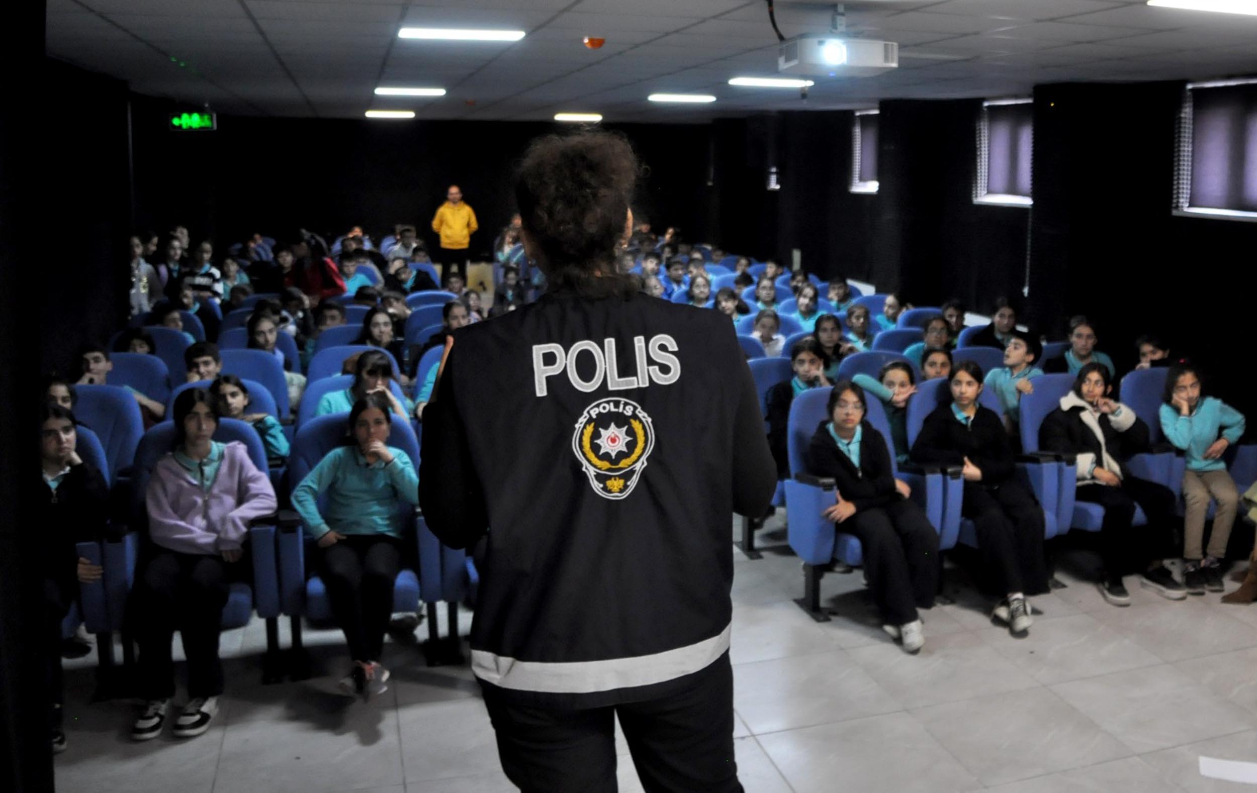 Kars polis akran zorbalığı eğitimi