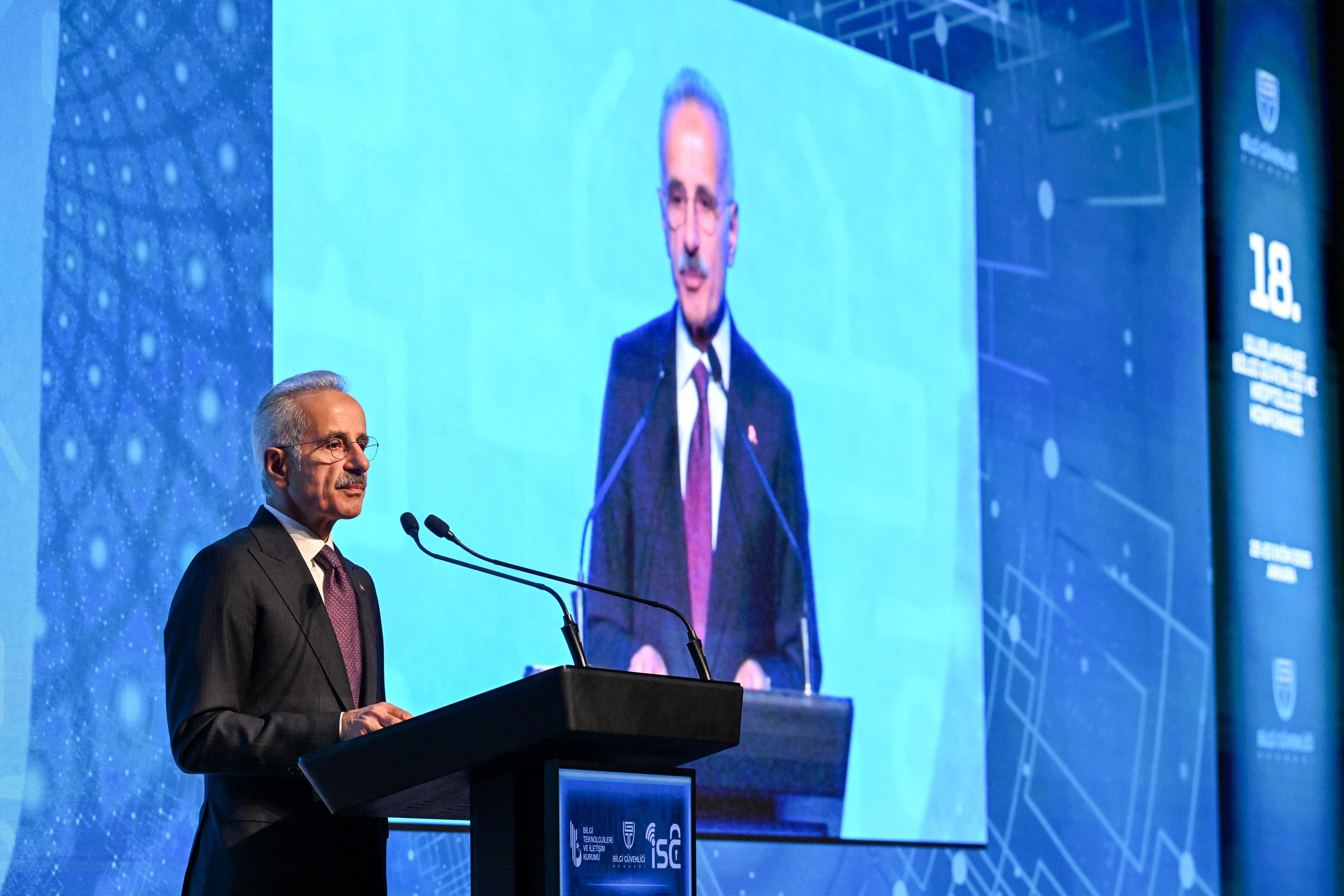 Bakan Abdulkadir Uraloğlu