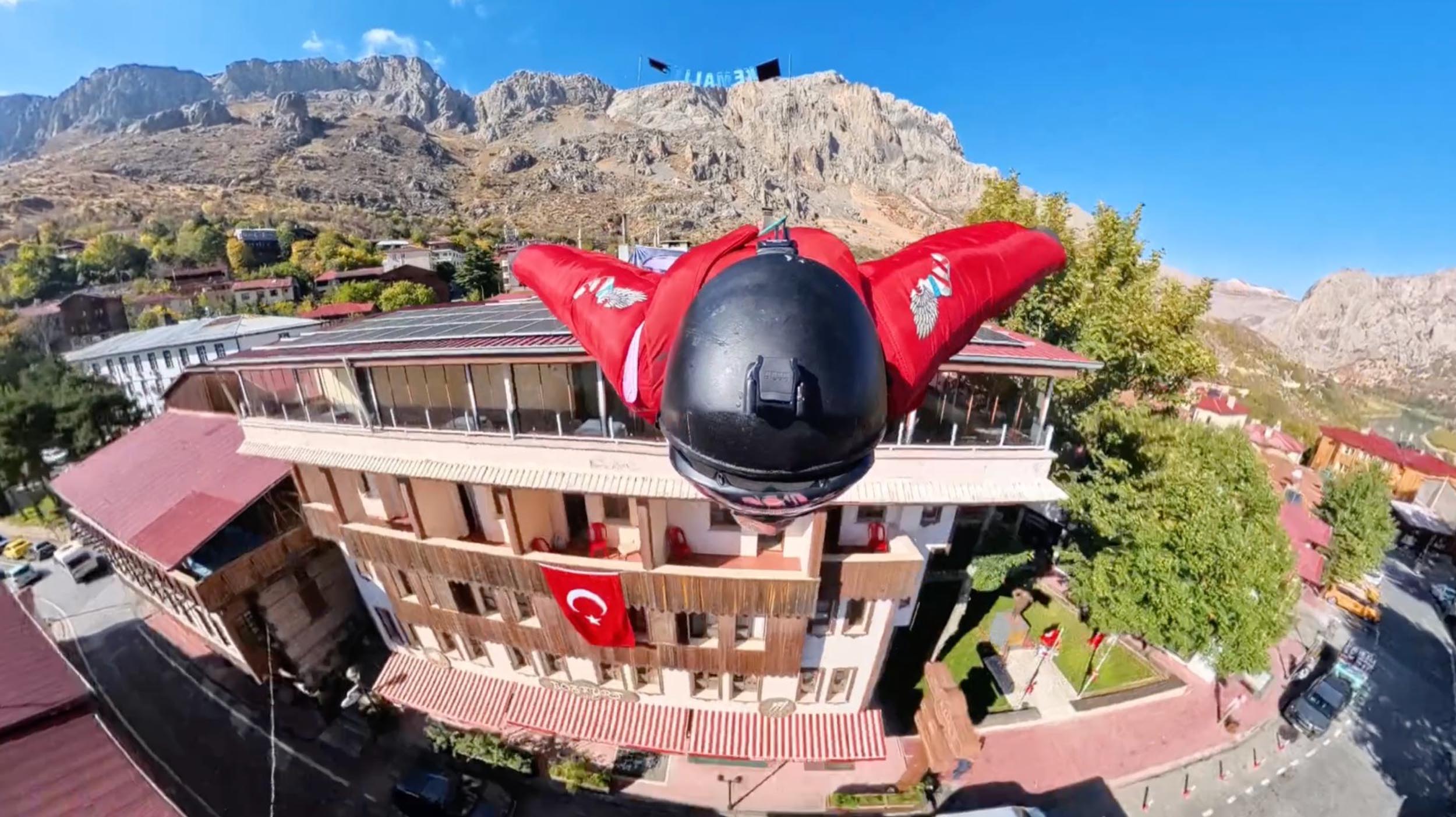 Cengiz Koçak wingsuit uçuşu