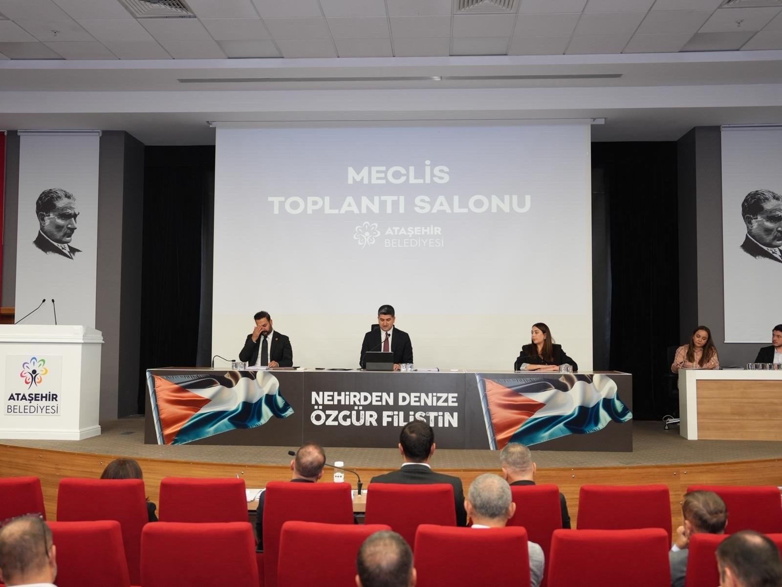 Ataşehir Belediye Başkanı Onursal Adıgüzel