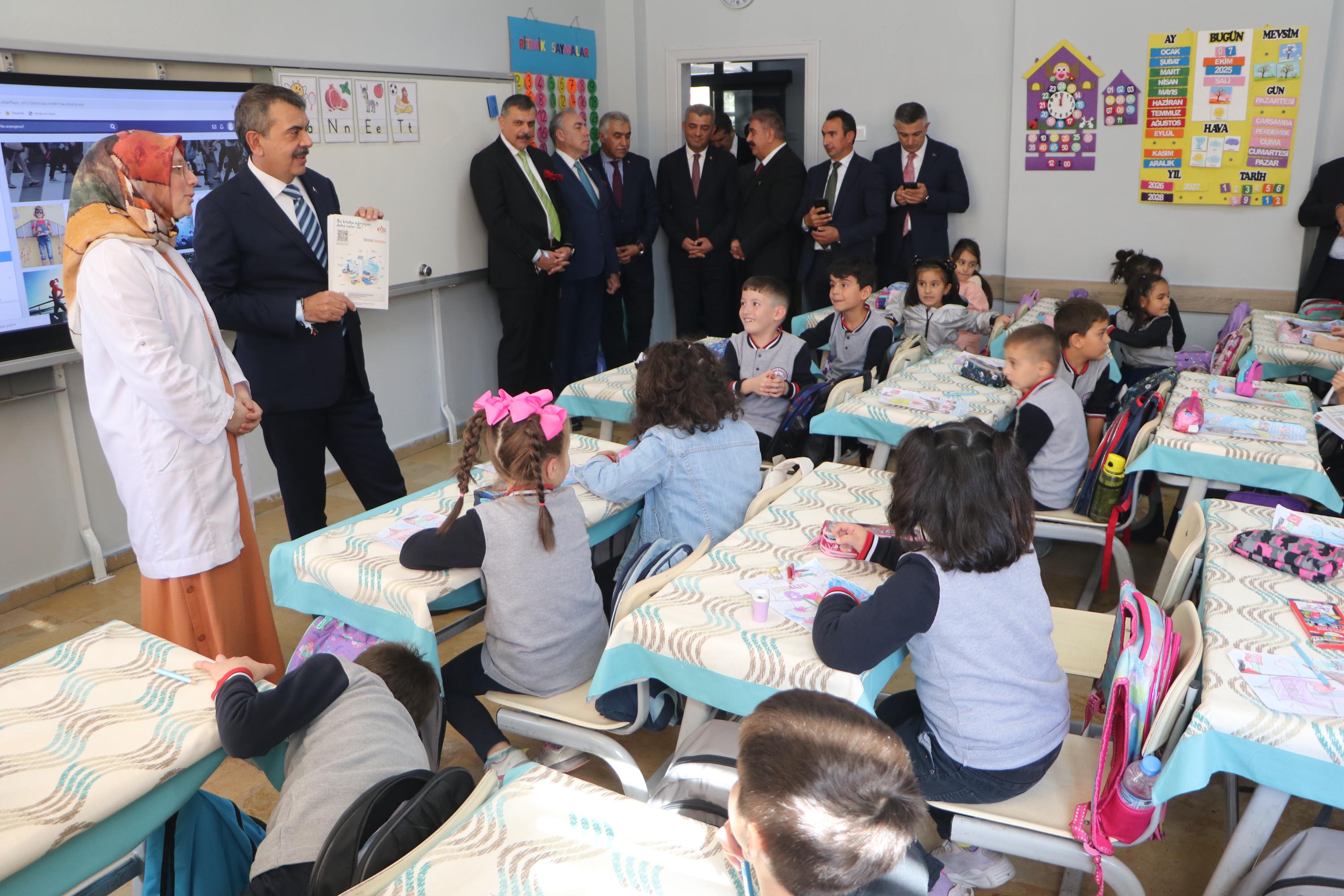 Bakan Tekin sınıf ziyareti