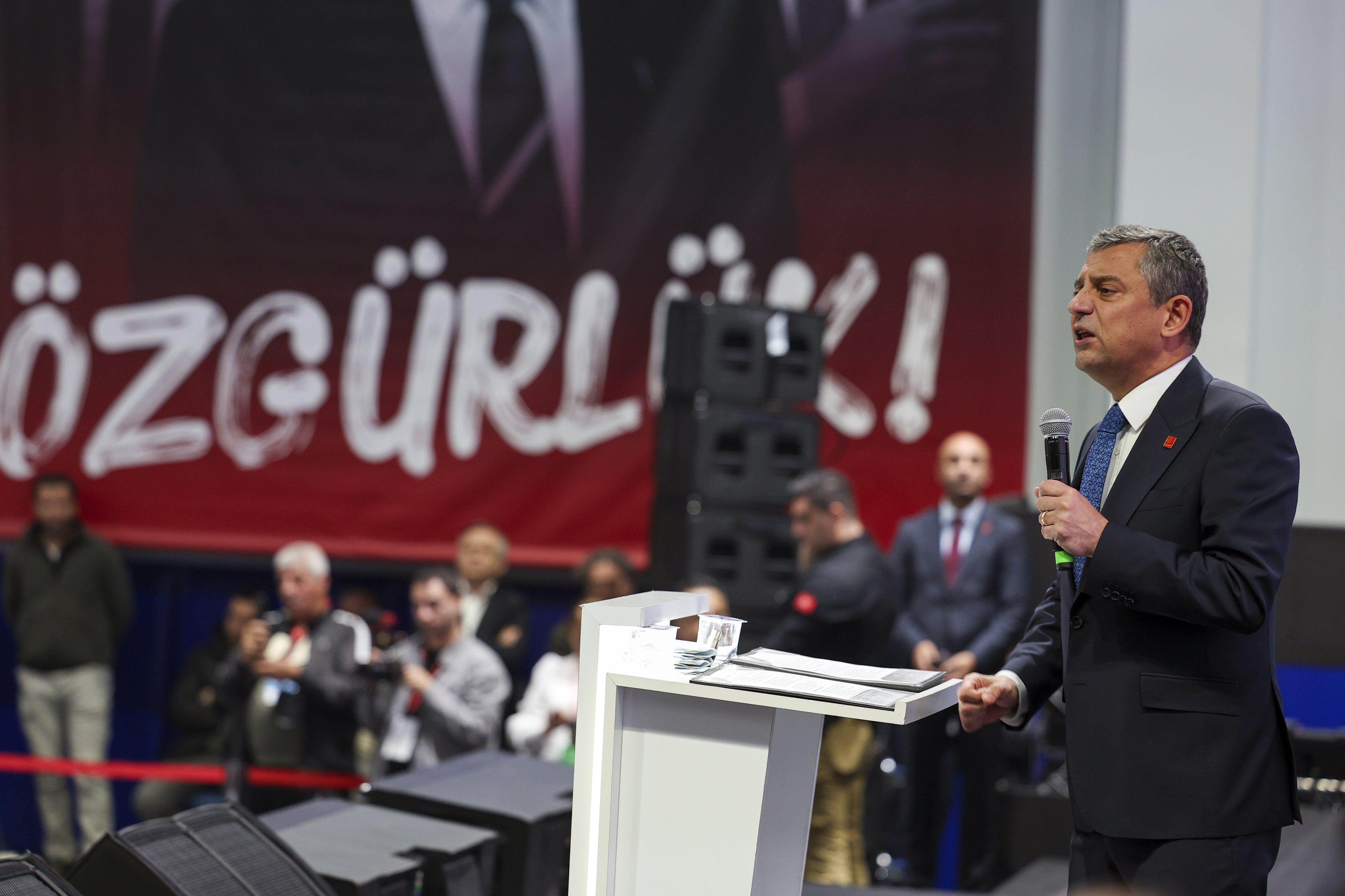 CHP kongre sahnesi