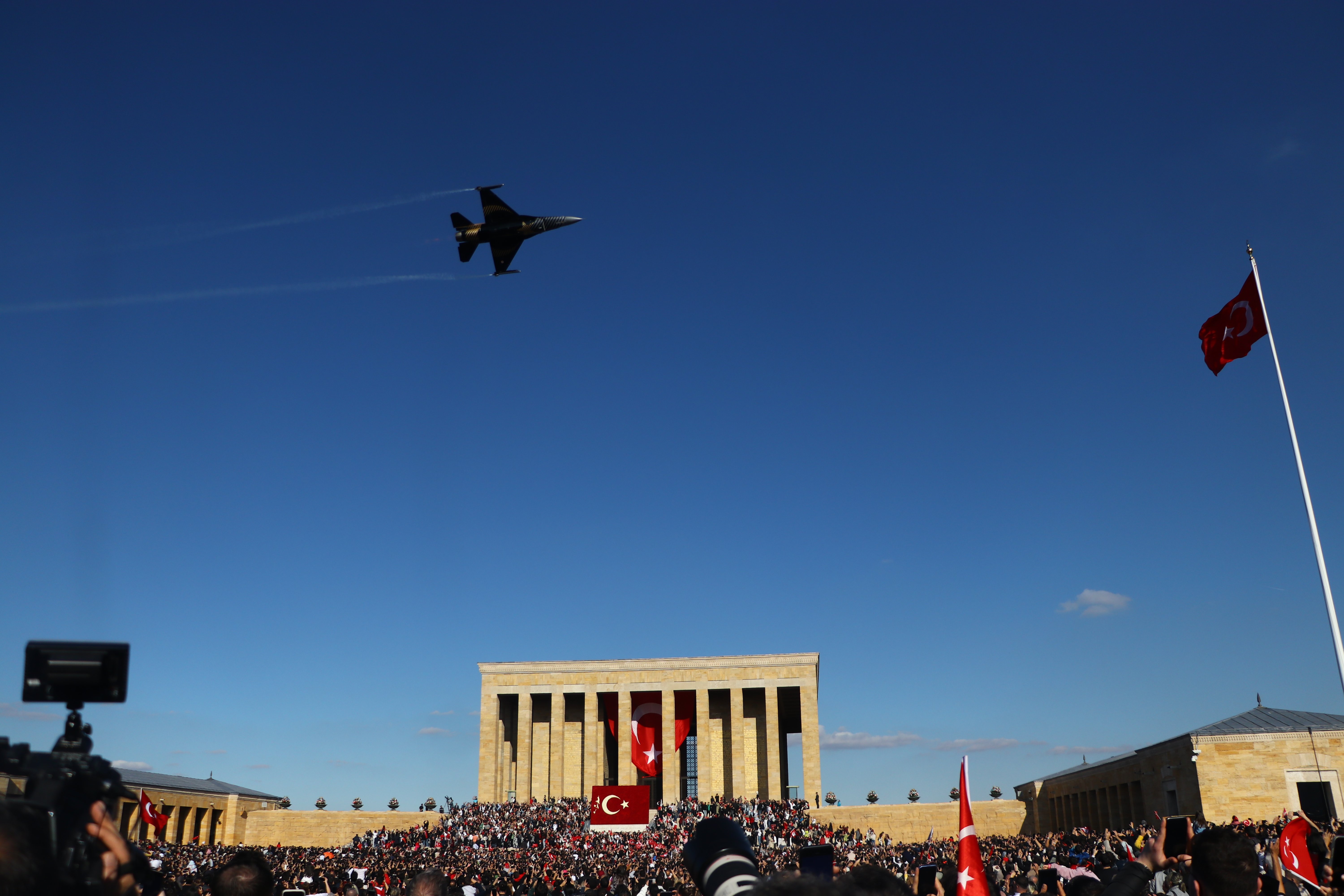 SOLOTÜRK gösteri uçuşu