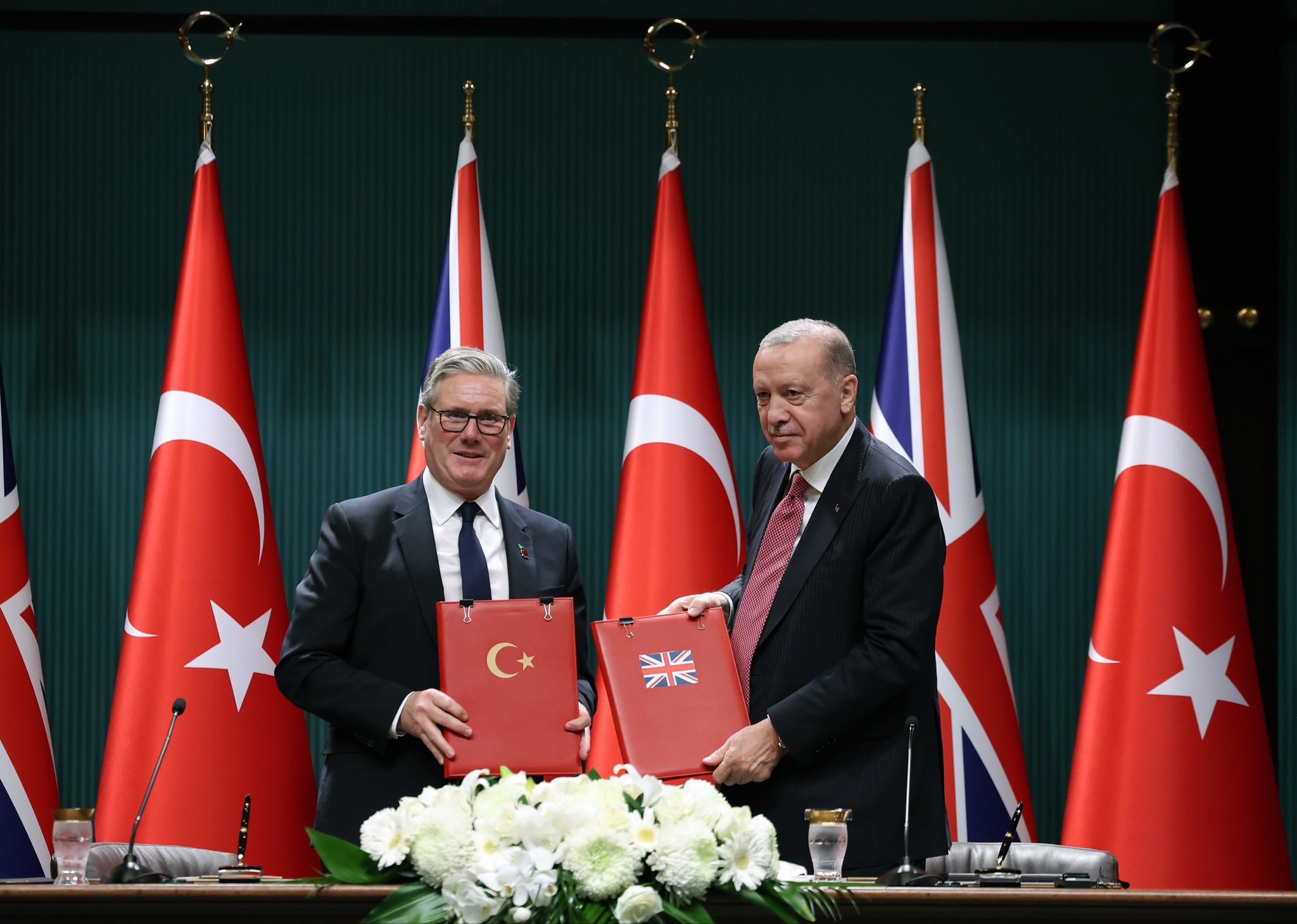 Cumhurbaşkanı Erdoğan İngiltere Başbakanı Starmer