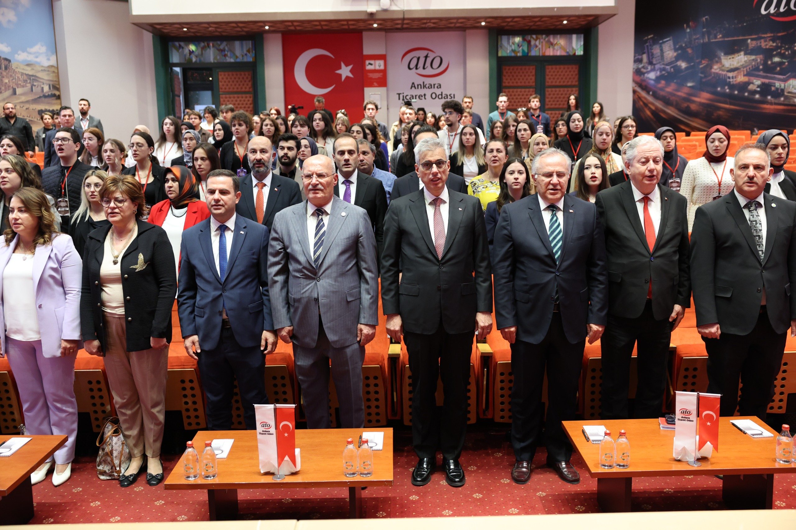 Bakan Kemal Memişoğlu gençlerle buluştu
